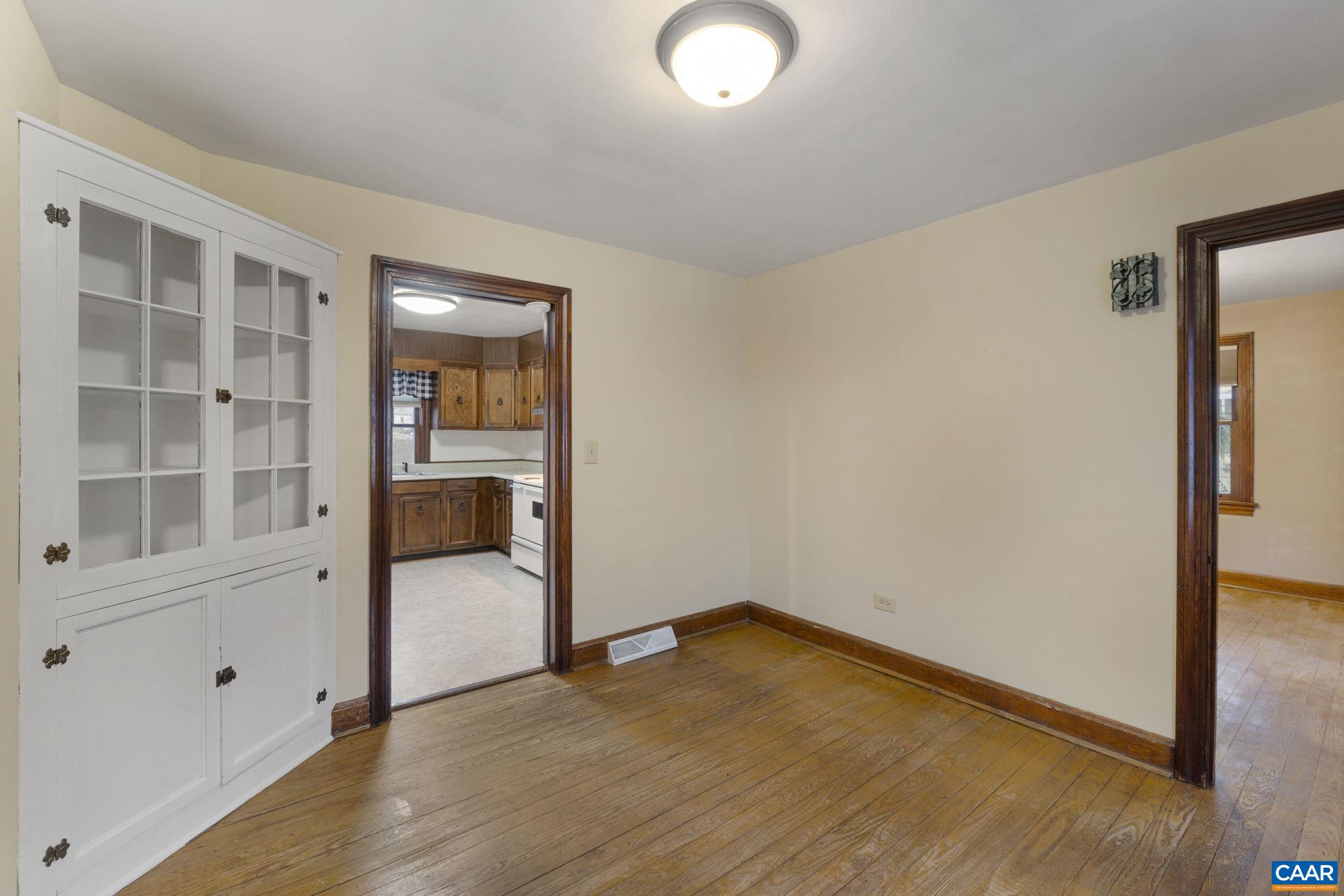 908 MONTROSE AVE