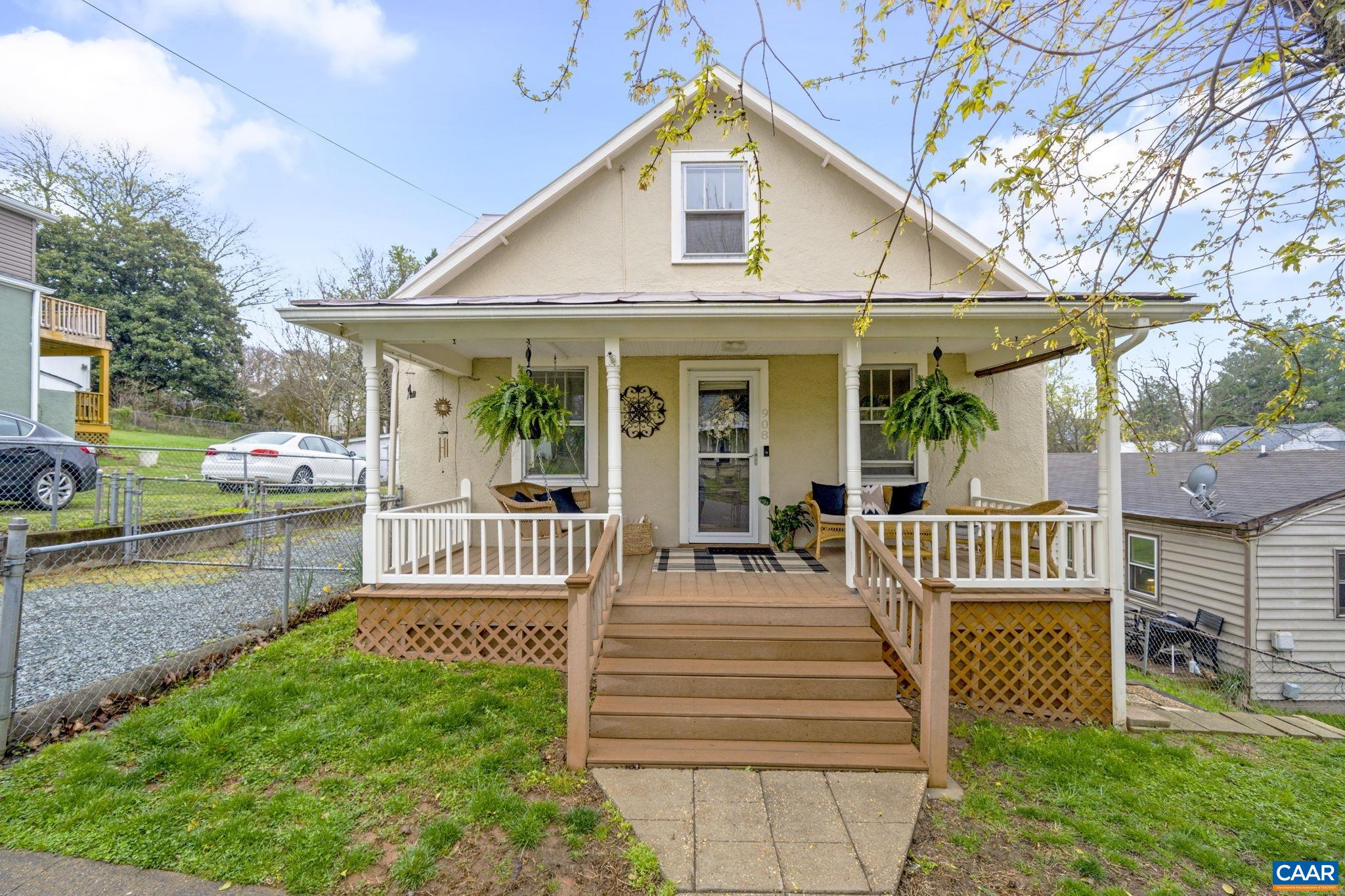 908 MONTROSE AVE