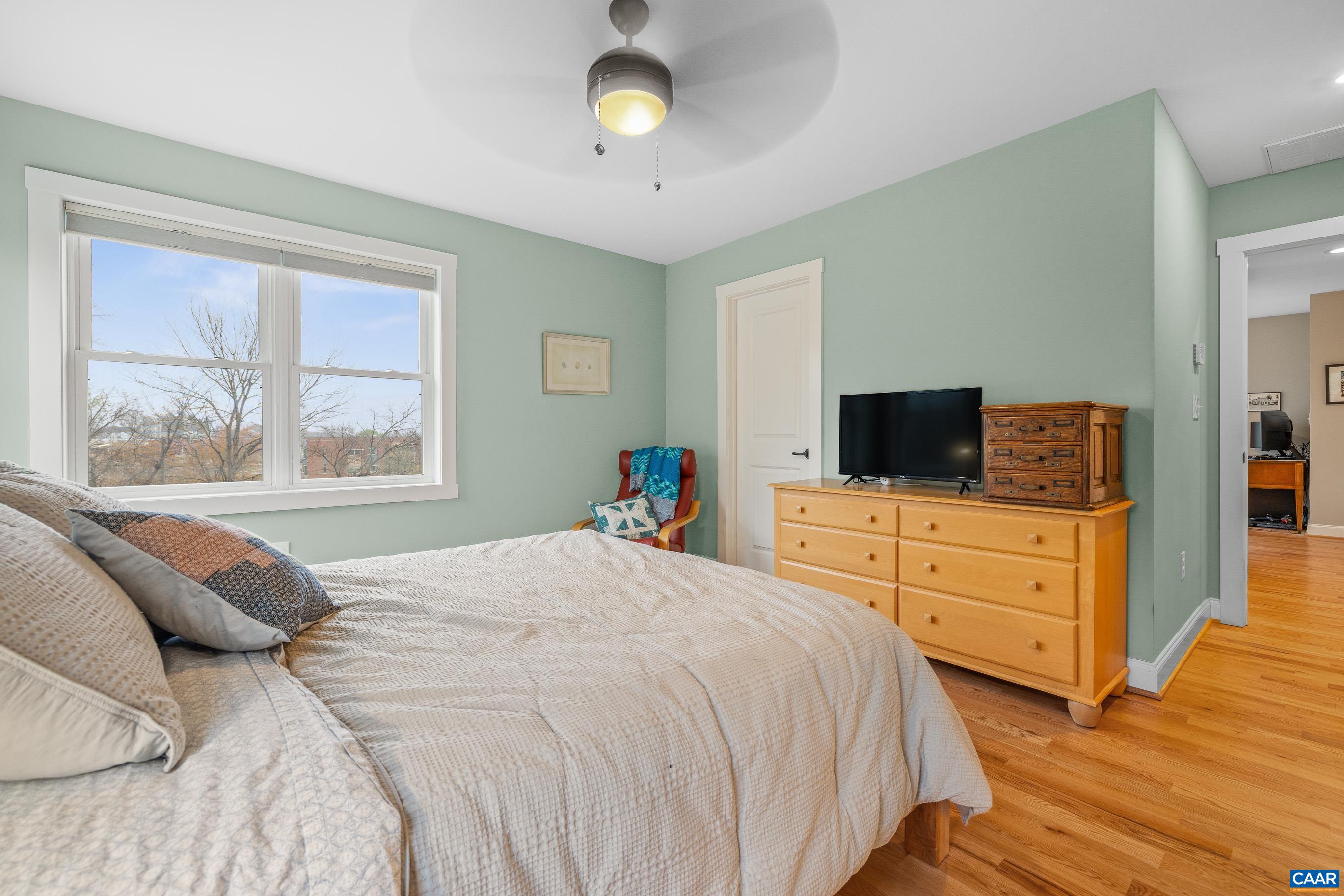 1356 CROZET Ave