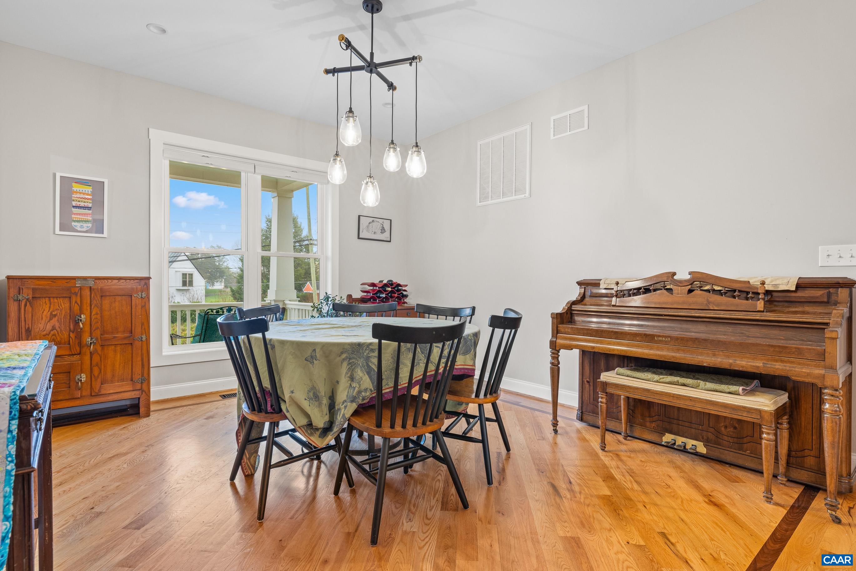 1356 CROZET Ave