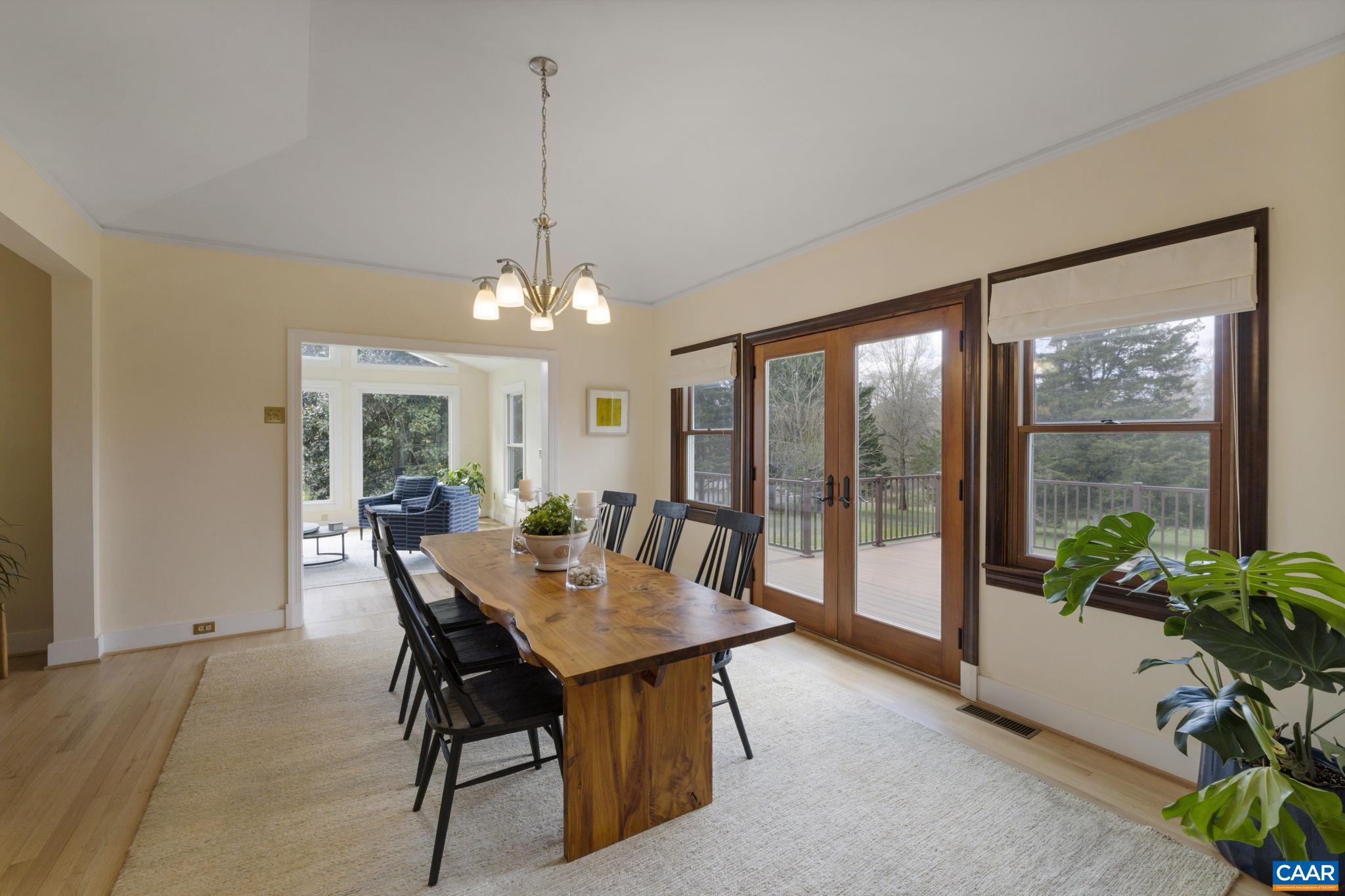 570 RODES DR