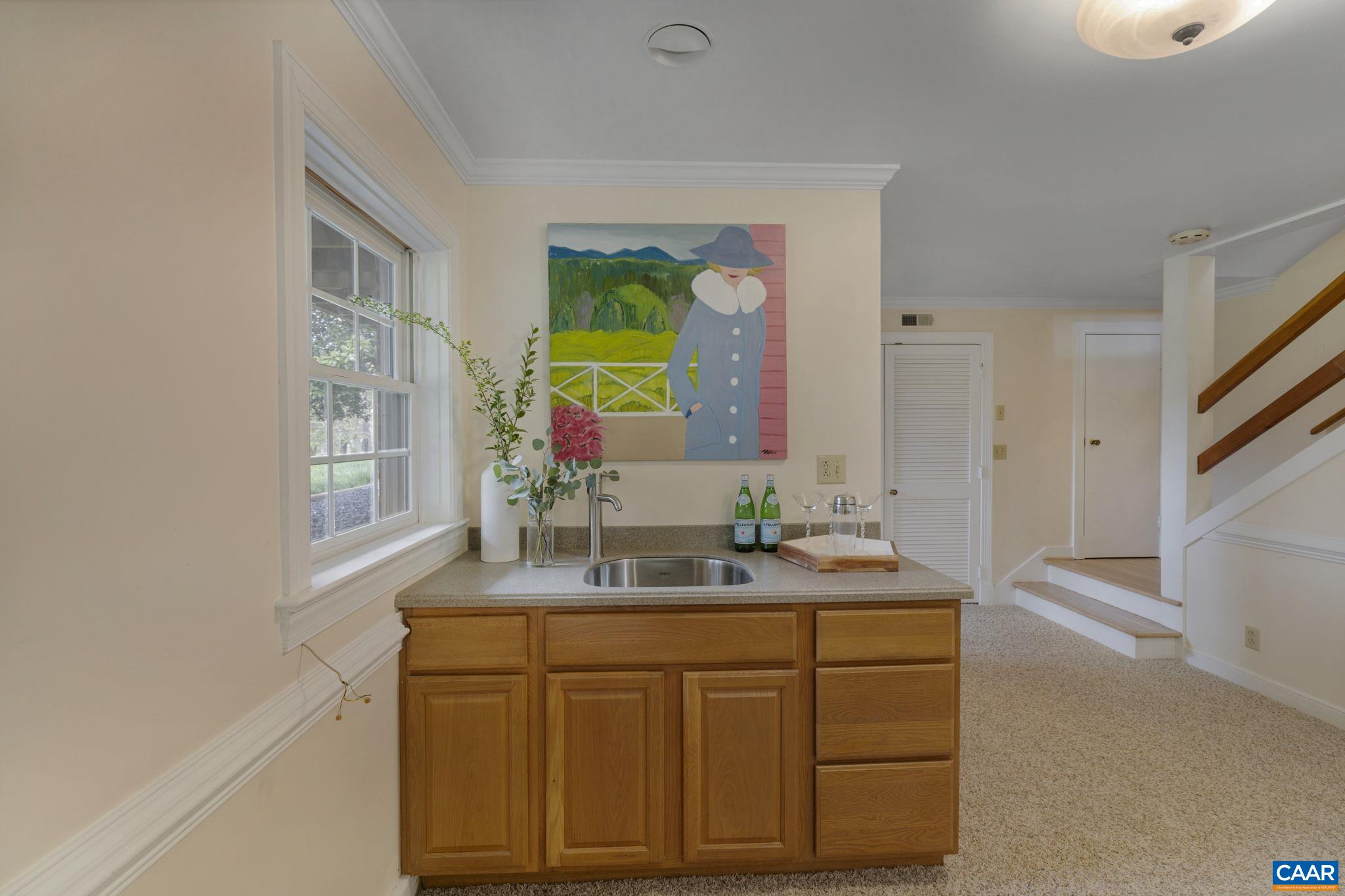 570 RODES DR