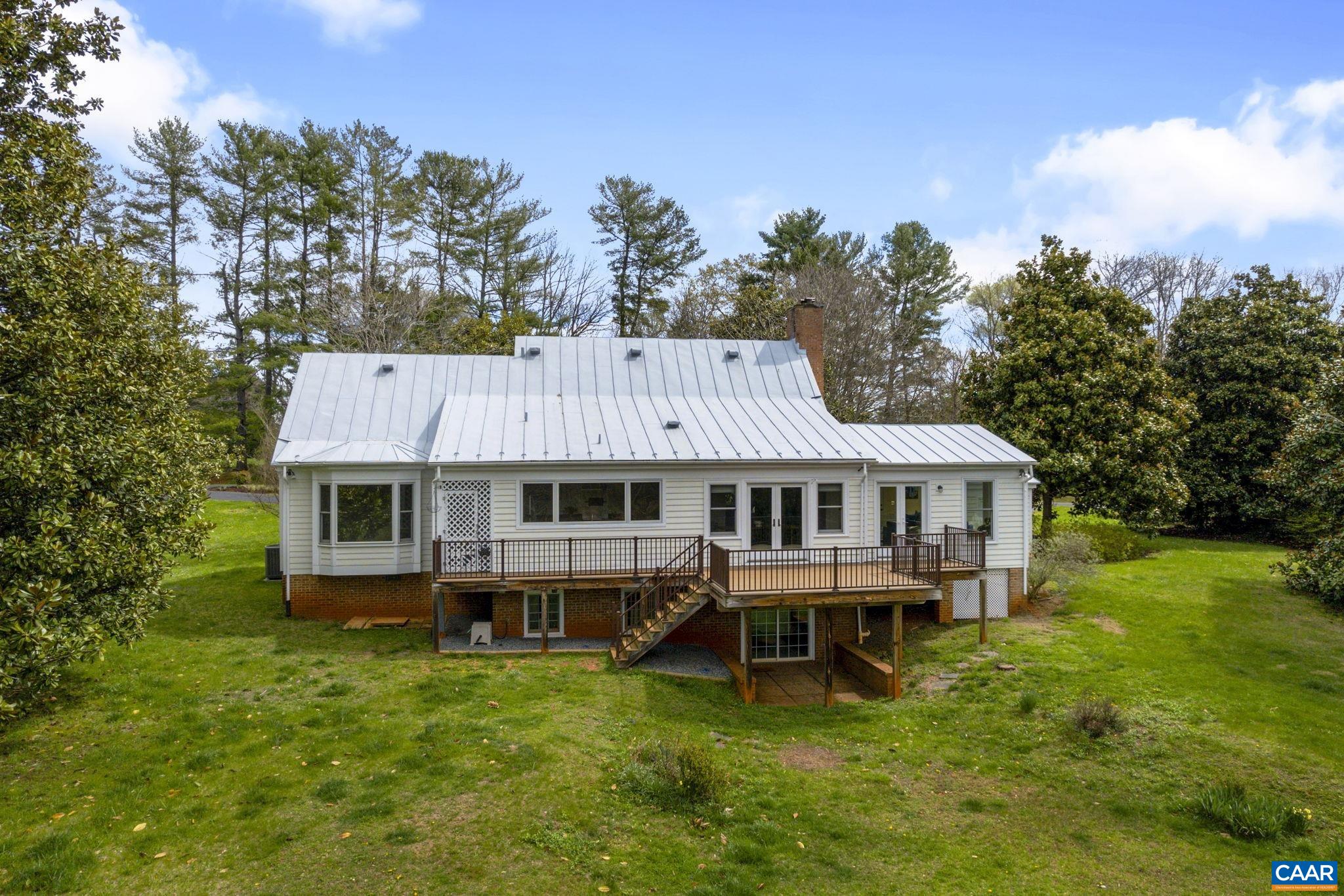 570 RODES DR