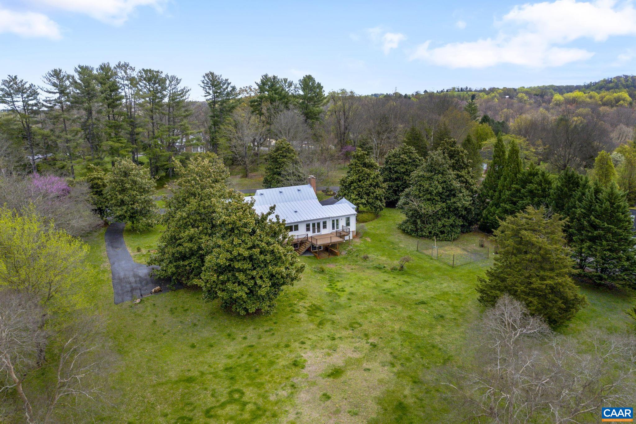 570 RODES DR