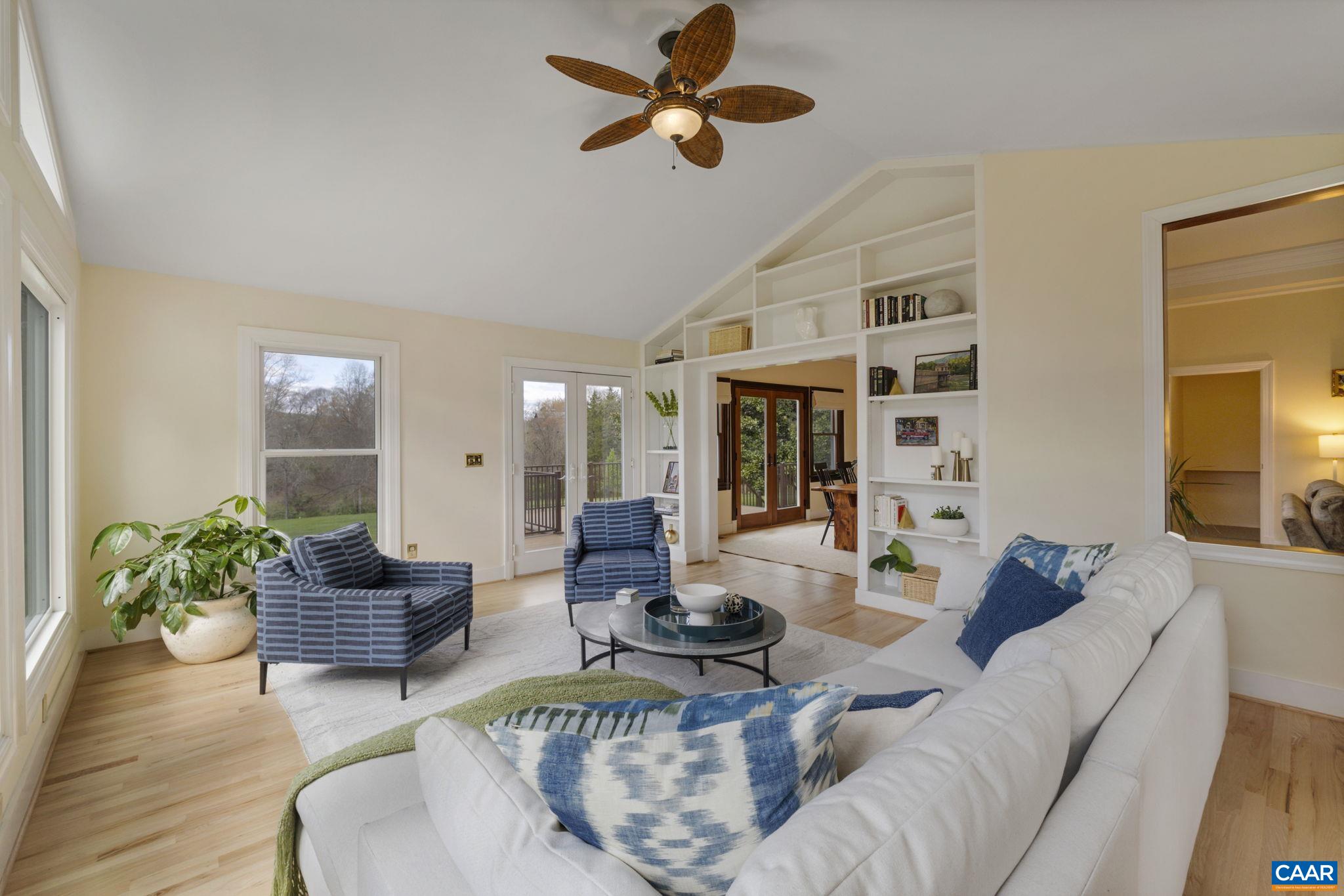 570 RODES DR