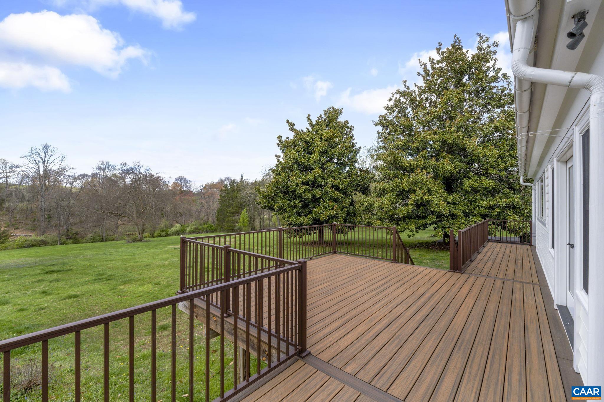 570 RODES DR