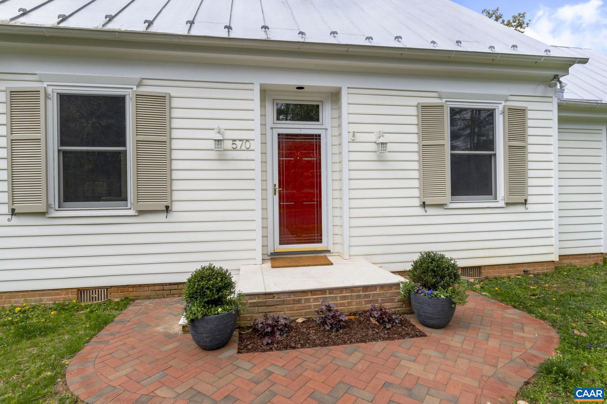 570 RODES DR