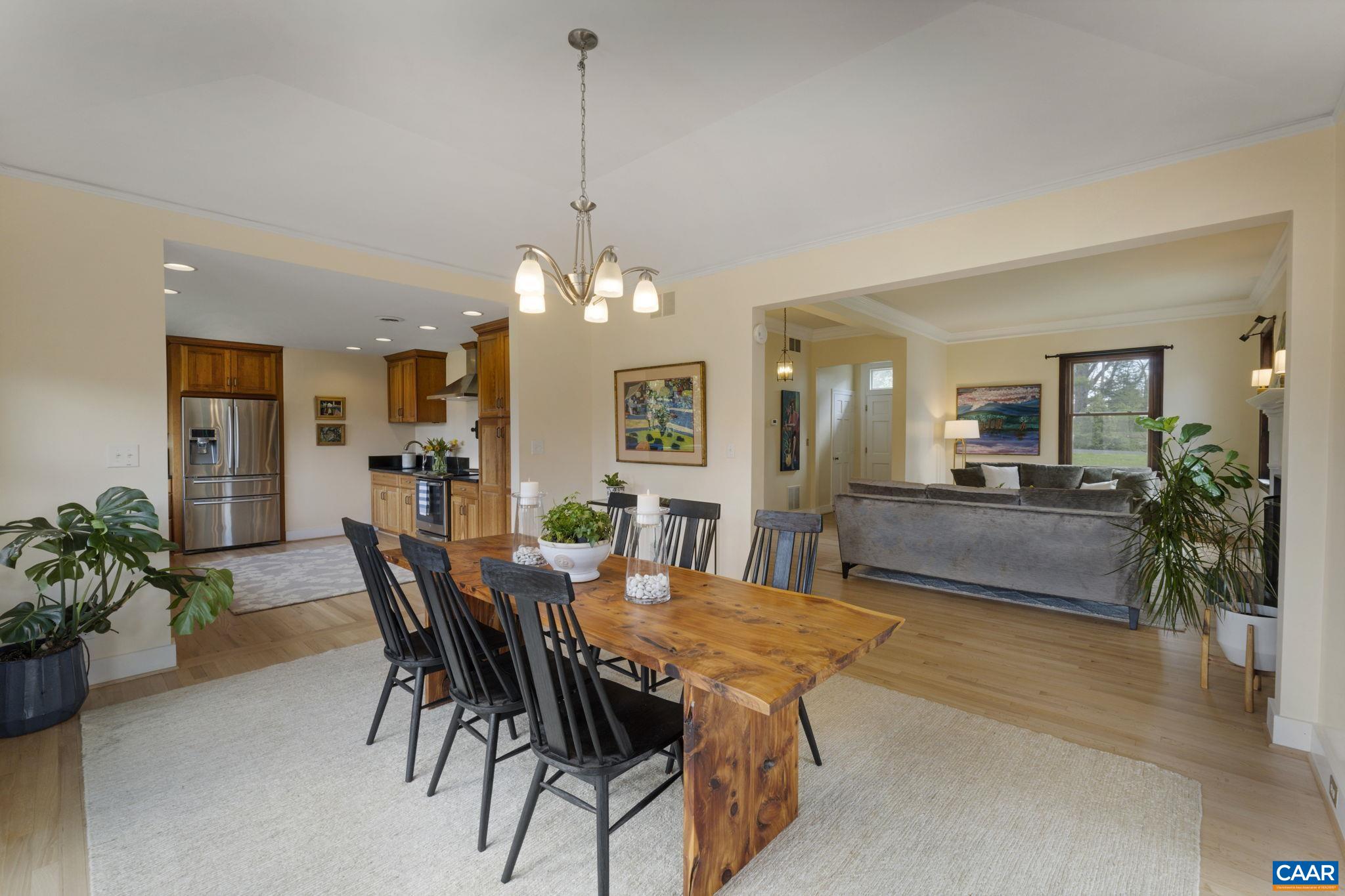 570 RODES DR