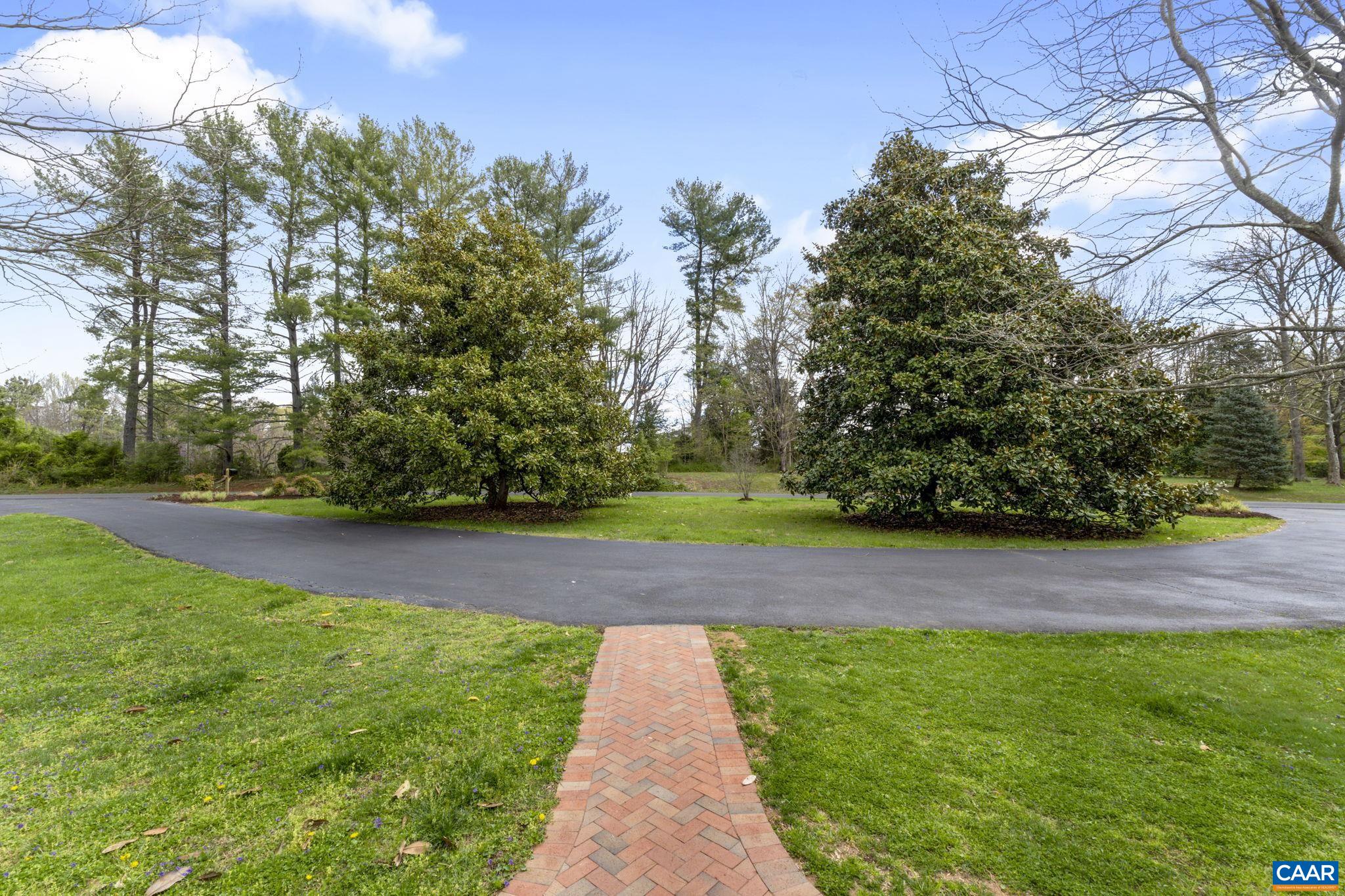 570 RODES DR