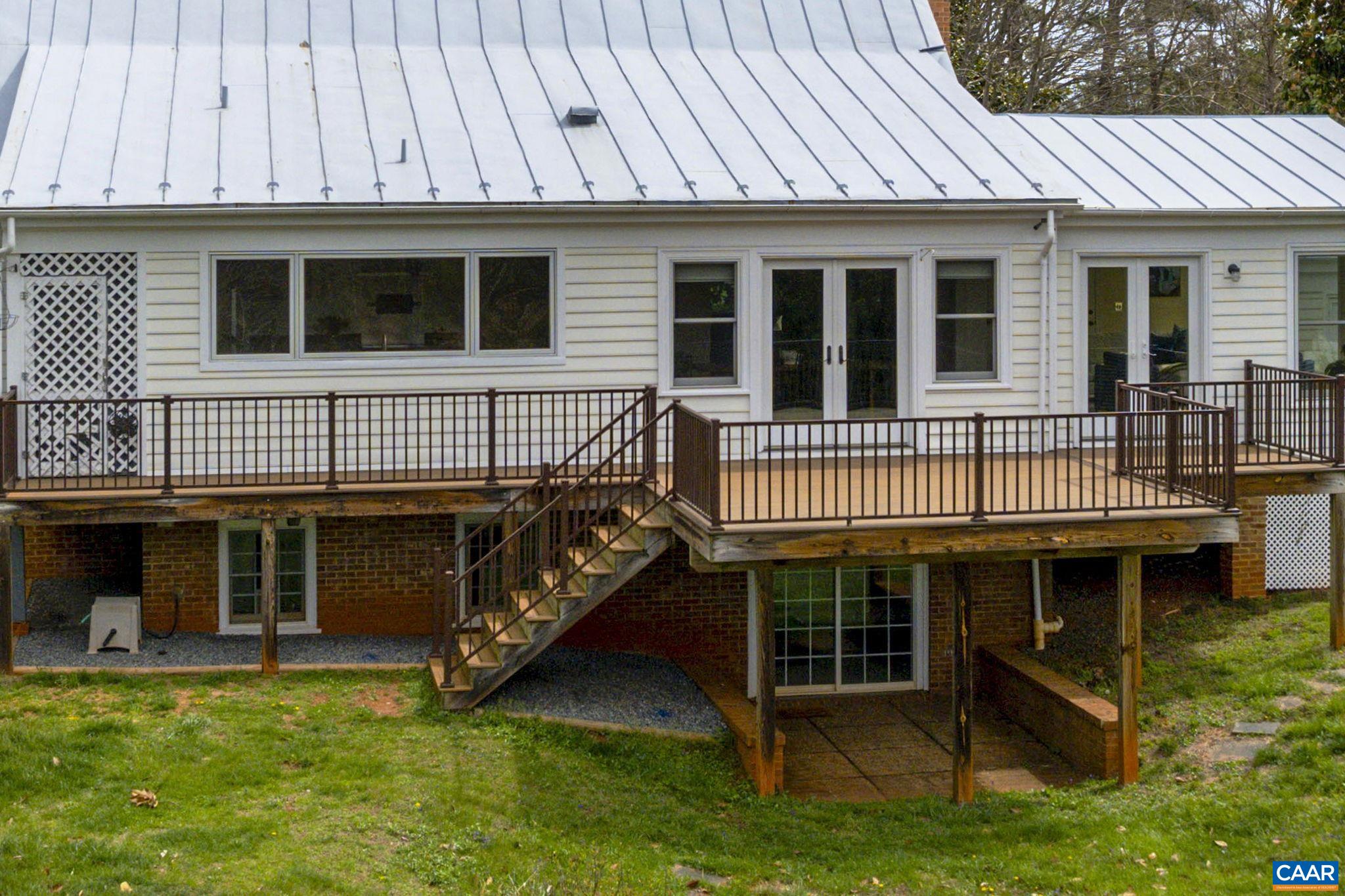 570 RODES DR