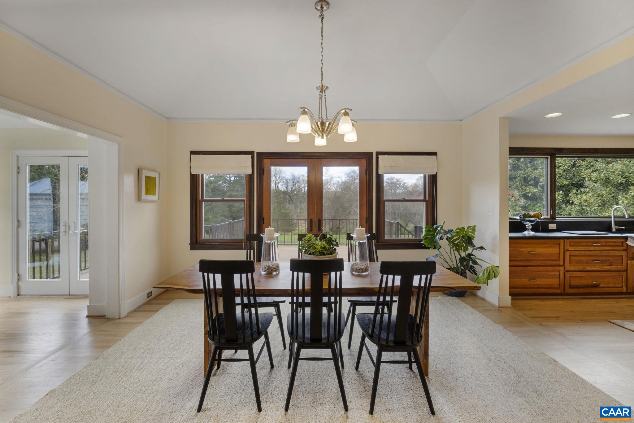 570 RODES DR
