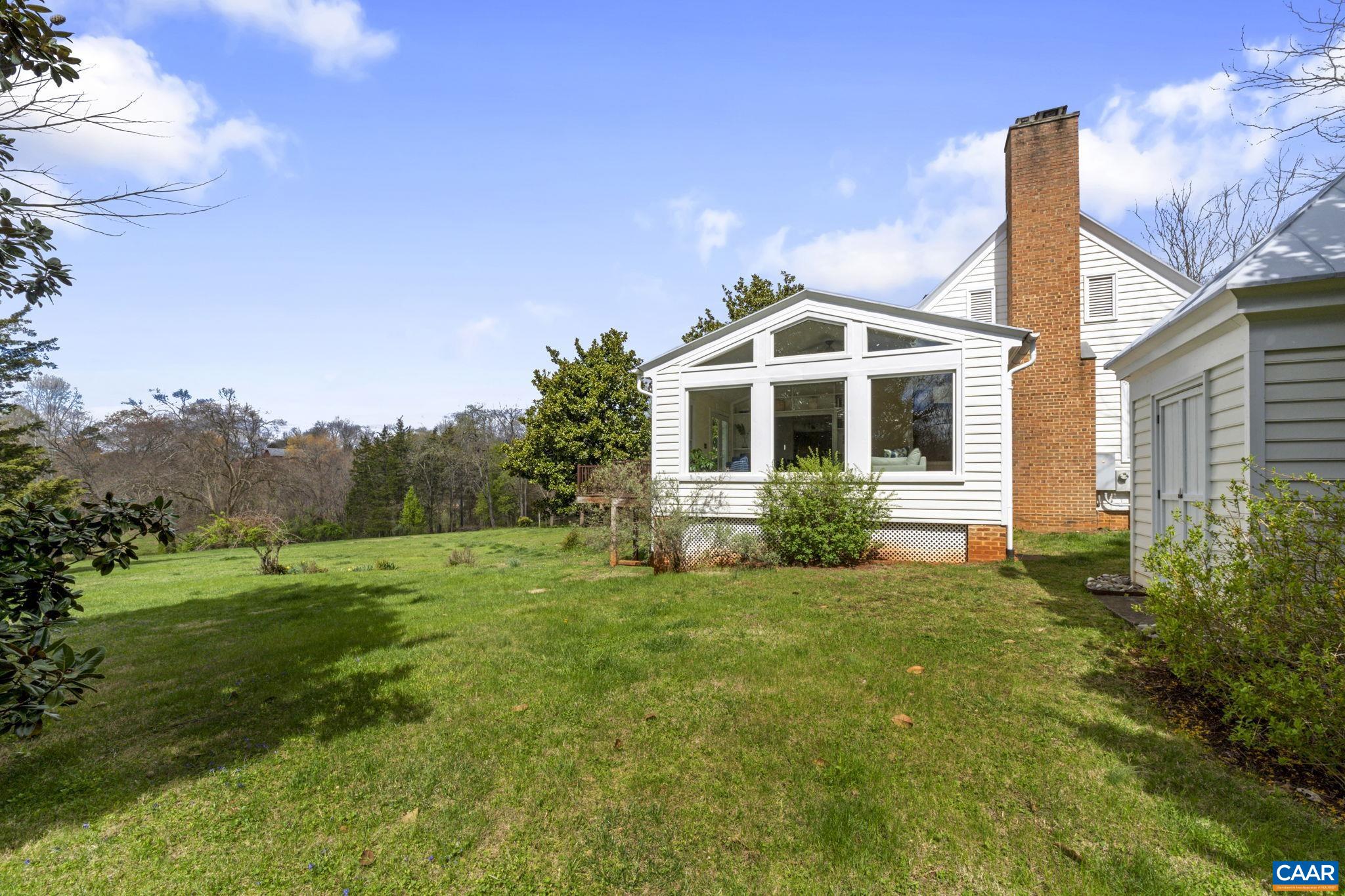 570 RODES DR