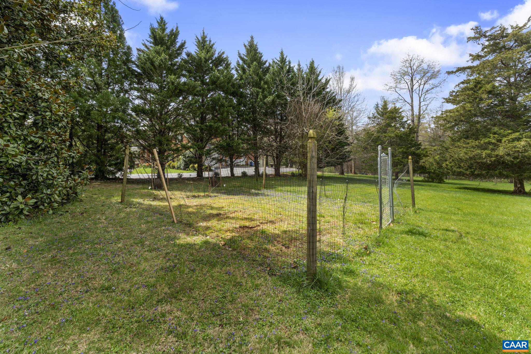 570 RODES DR