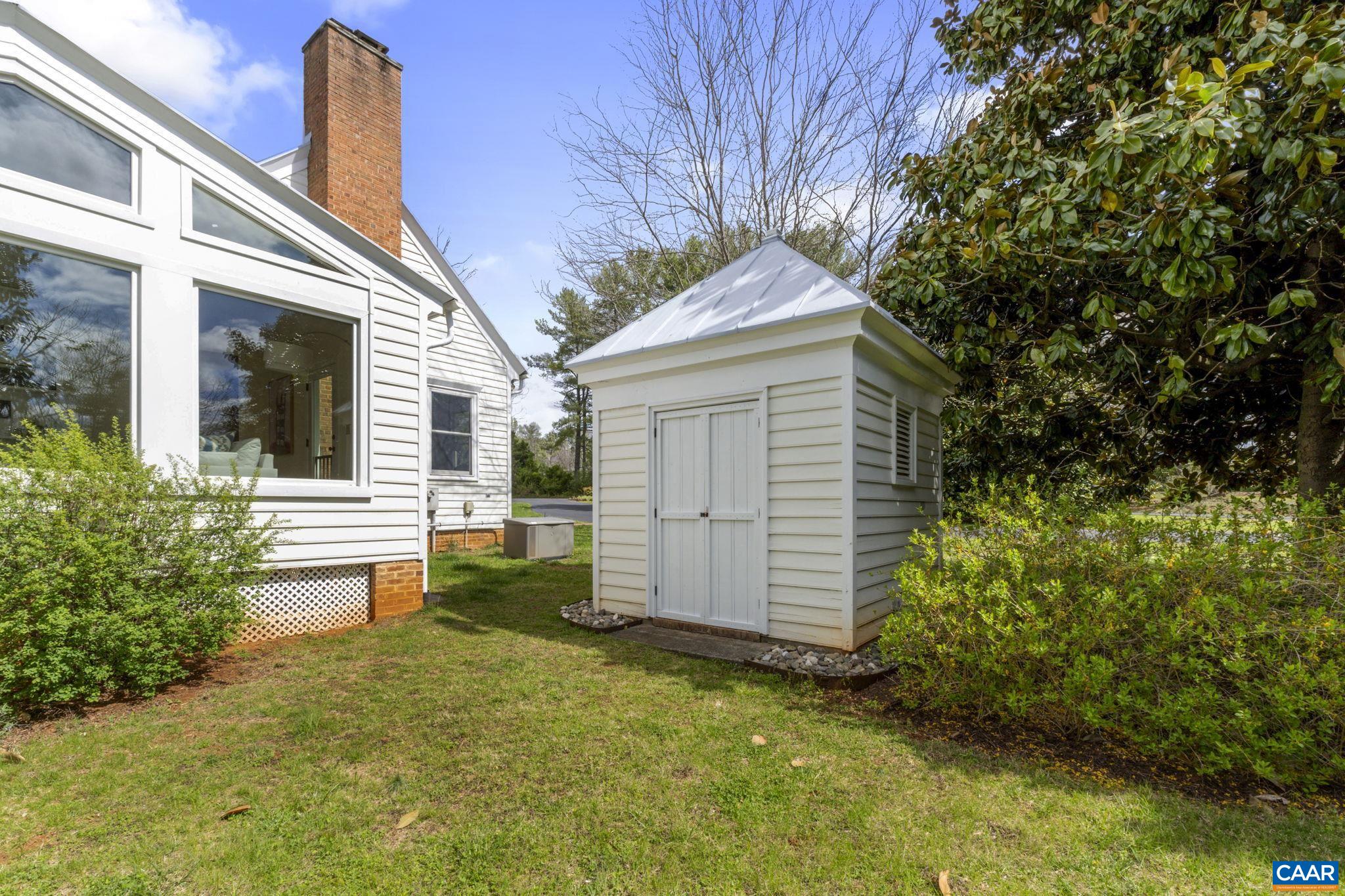 570 RODES DR