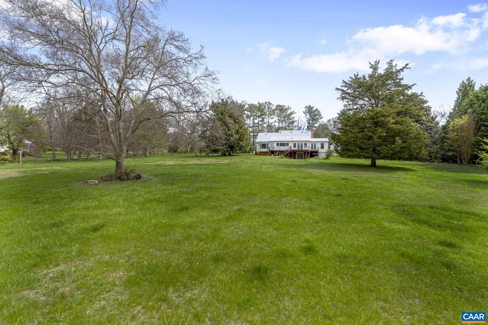 570 RODES DR