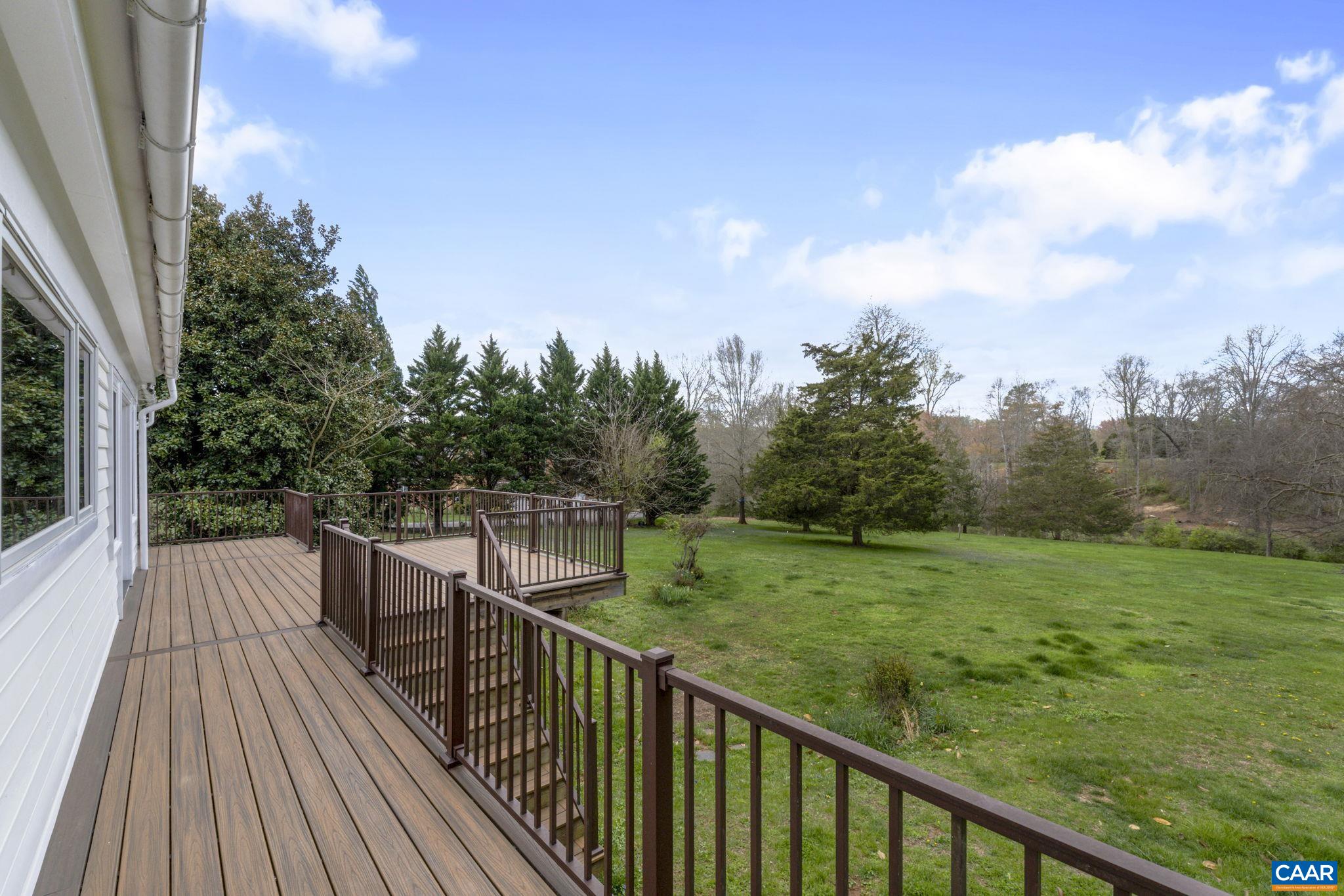 570 RODES DR