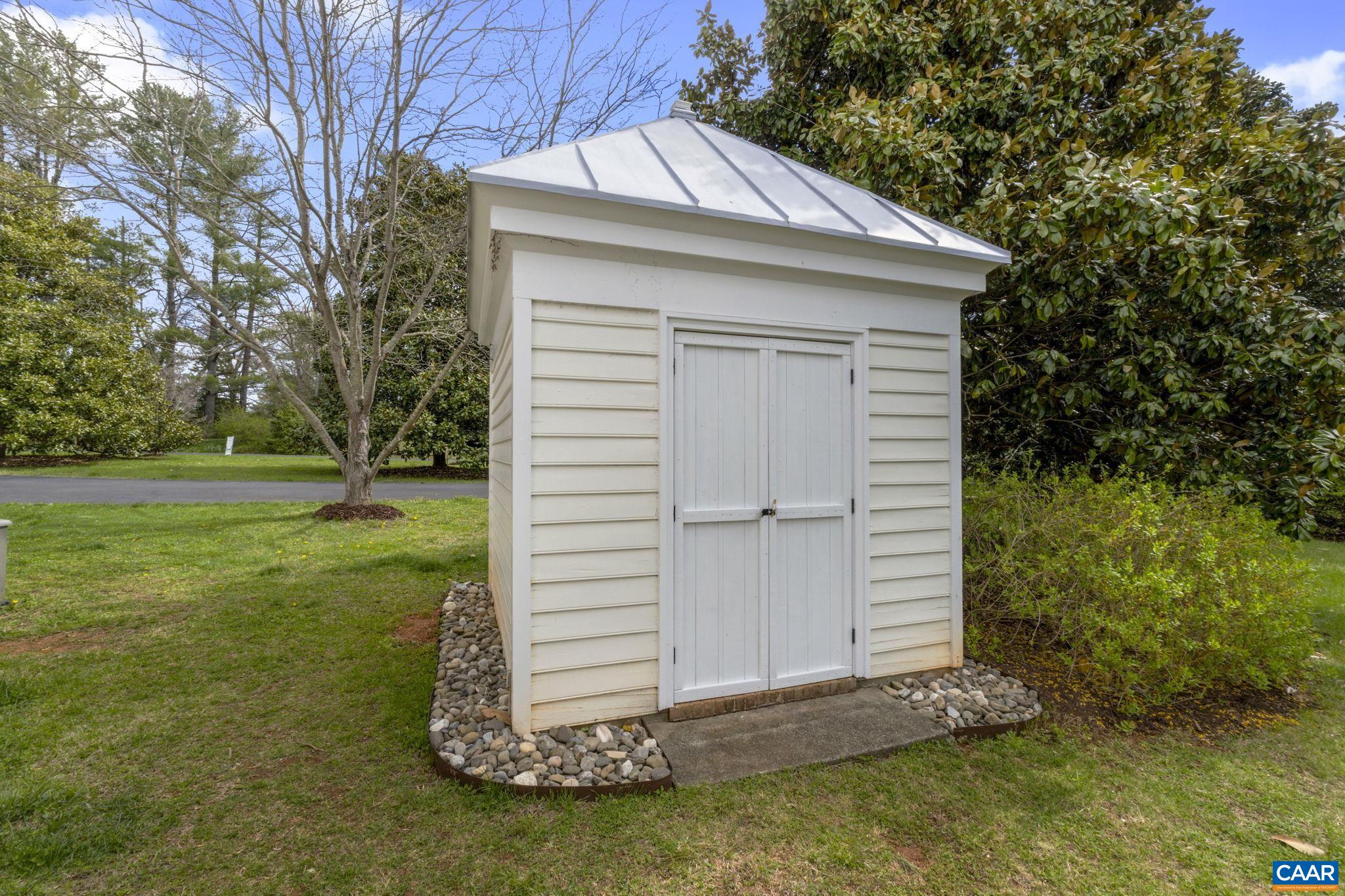 570 RODES DR