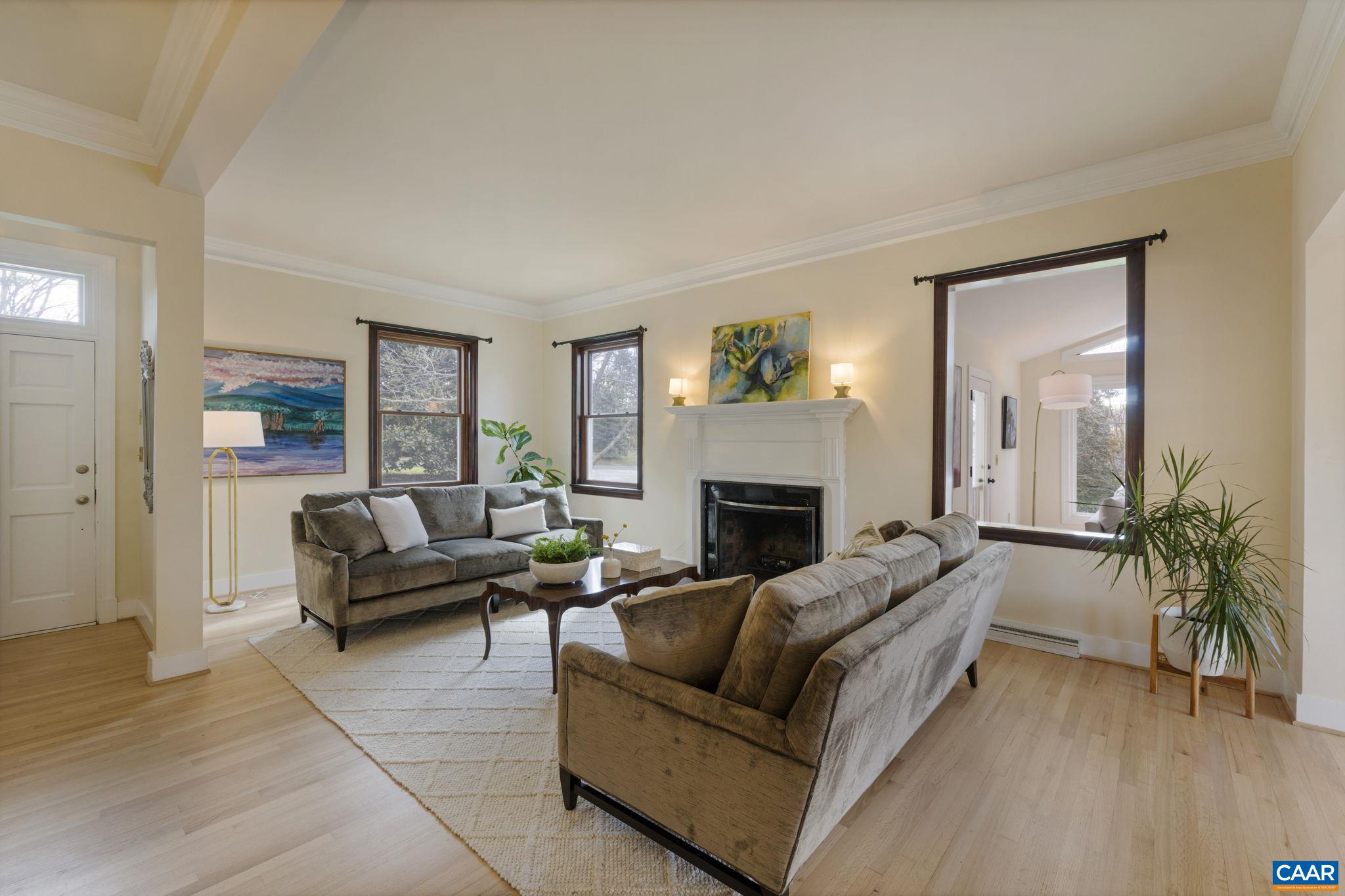 570 RODES DR