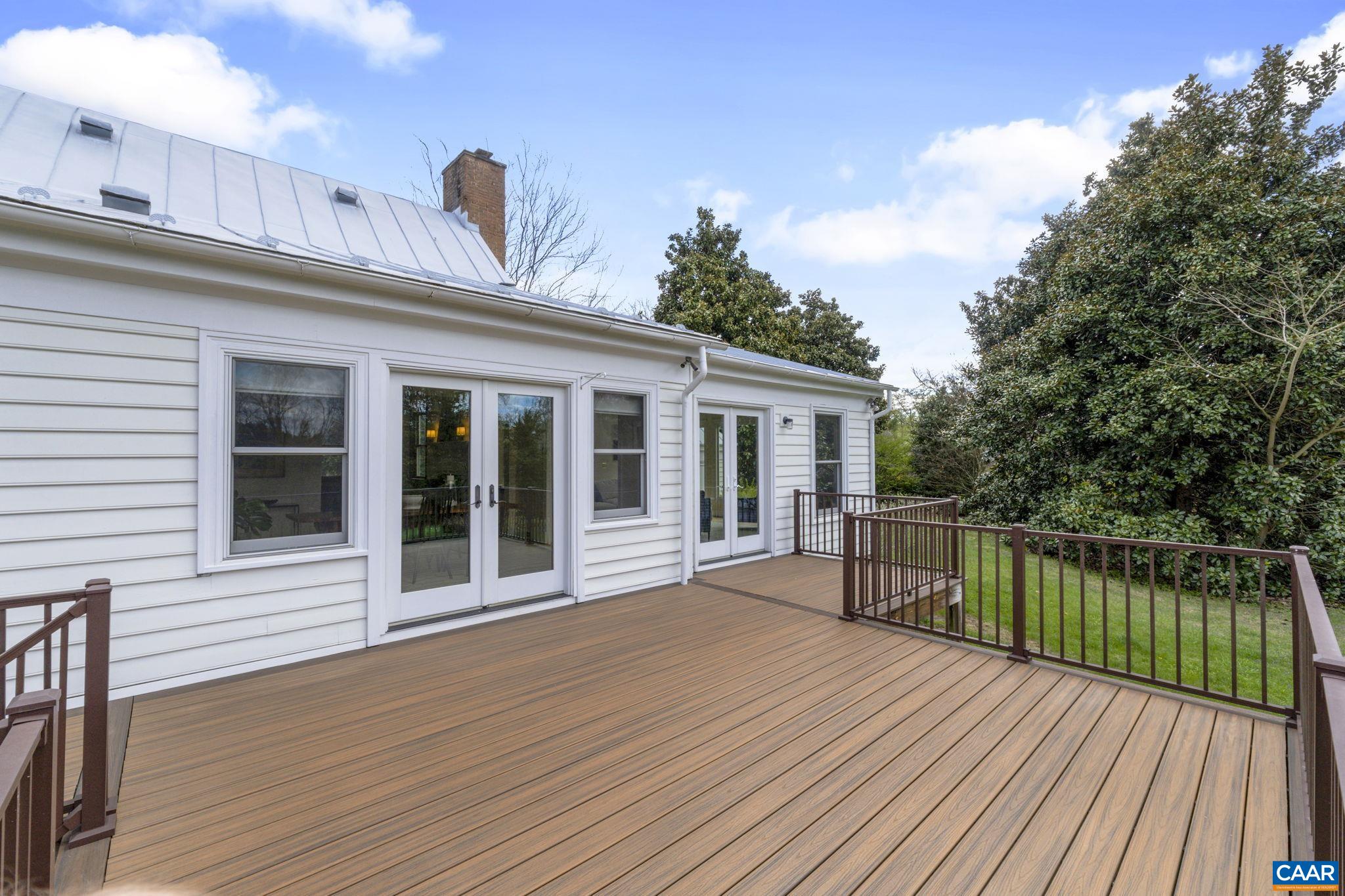 570 RODES DR