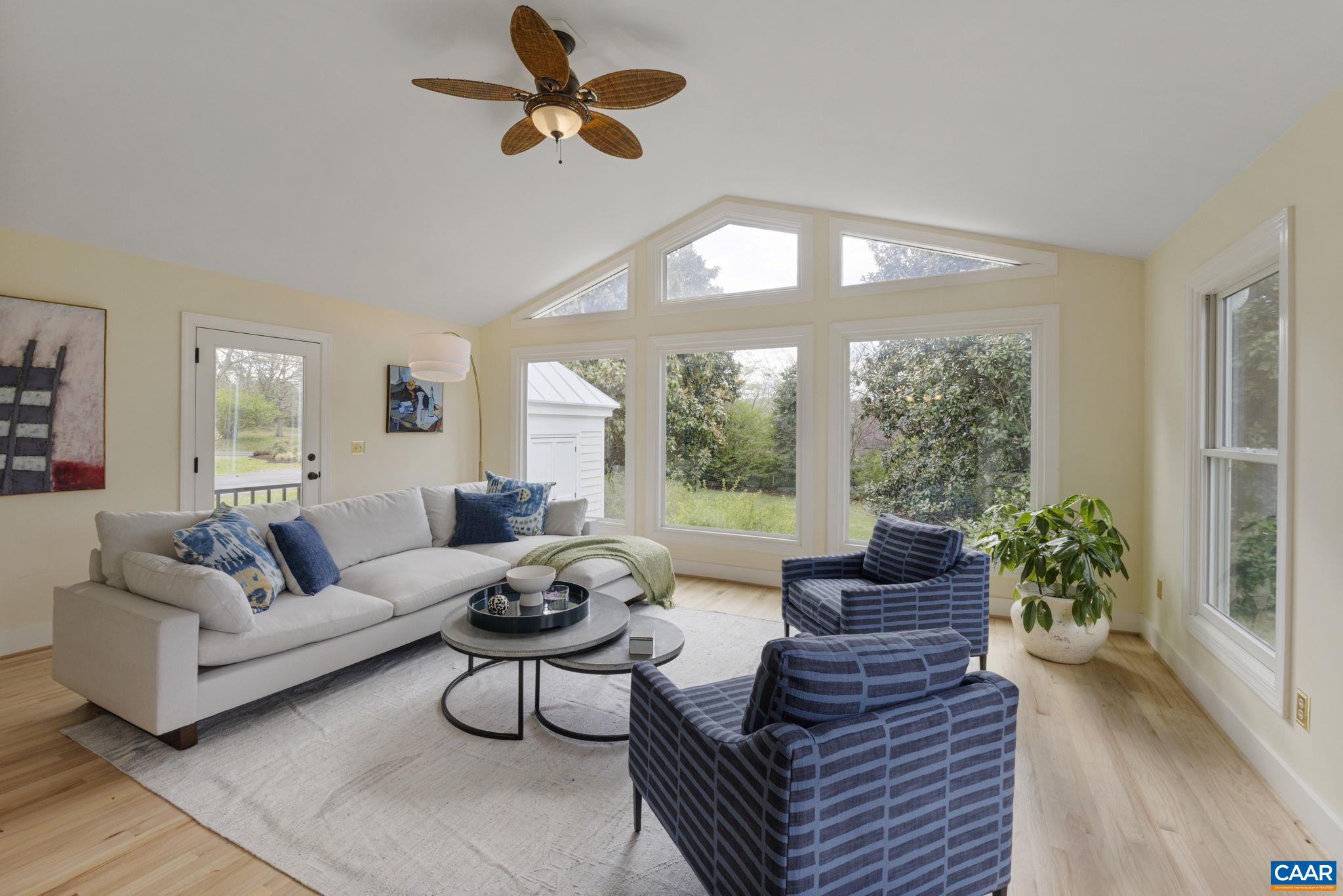 570 RODES DR