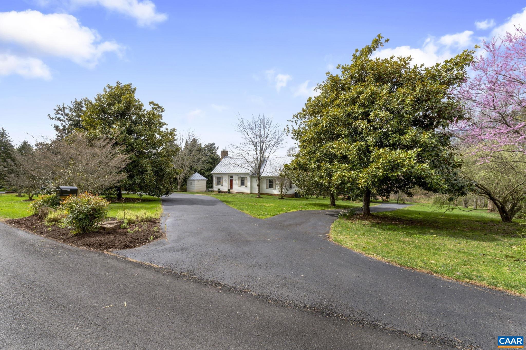 570 RODES DR