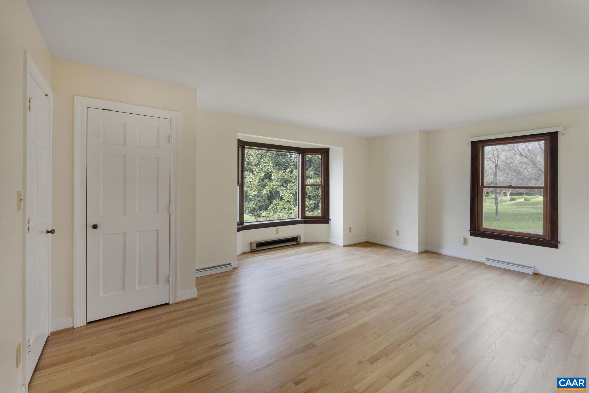570 RODES DR