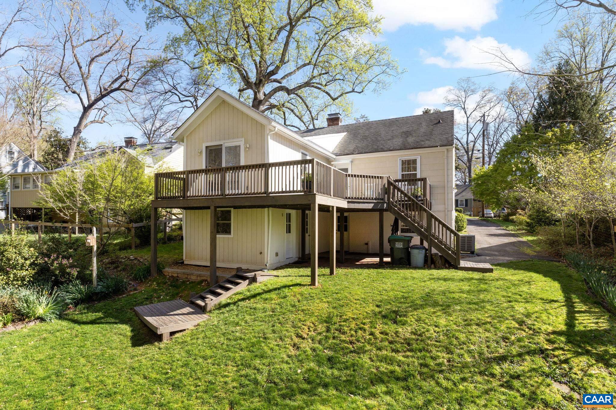 1605 GREENLEAF LN