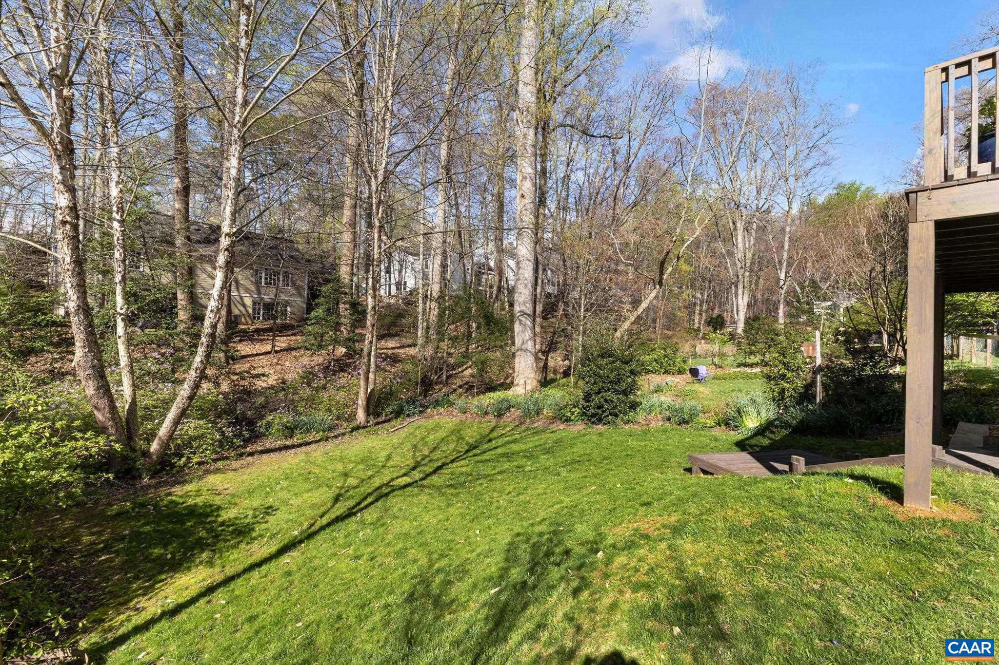 1605 GREENLEAF LN