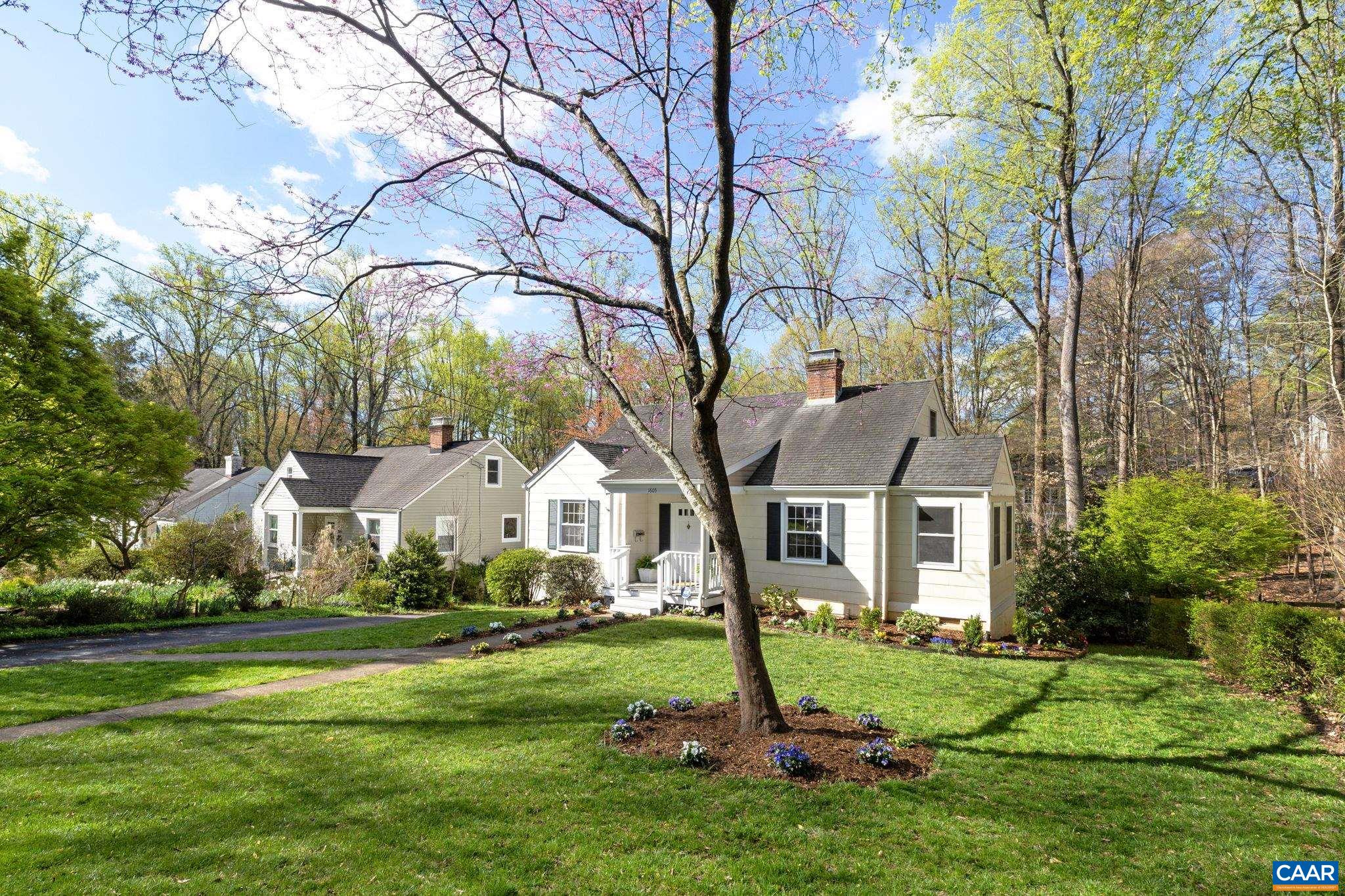 1605 GREENLEAF LN