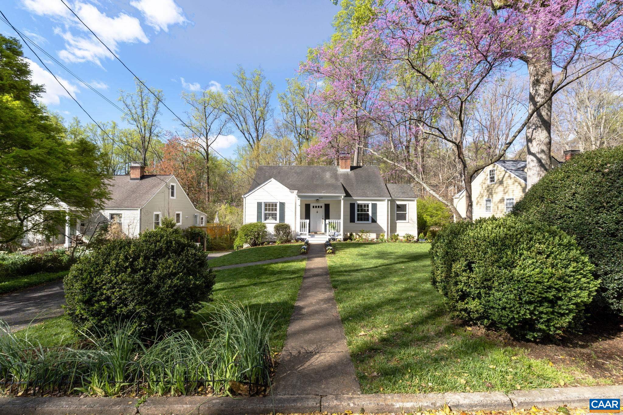1605 GREENLEAF LN