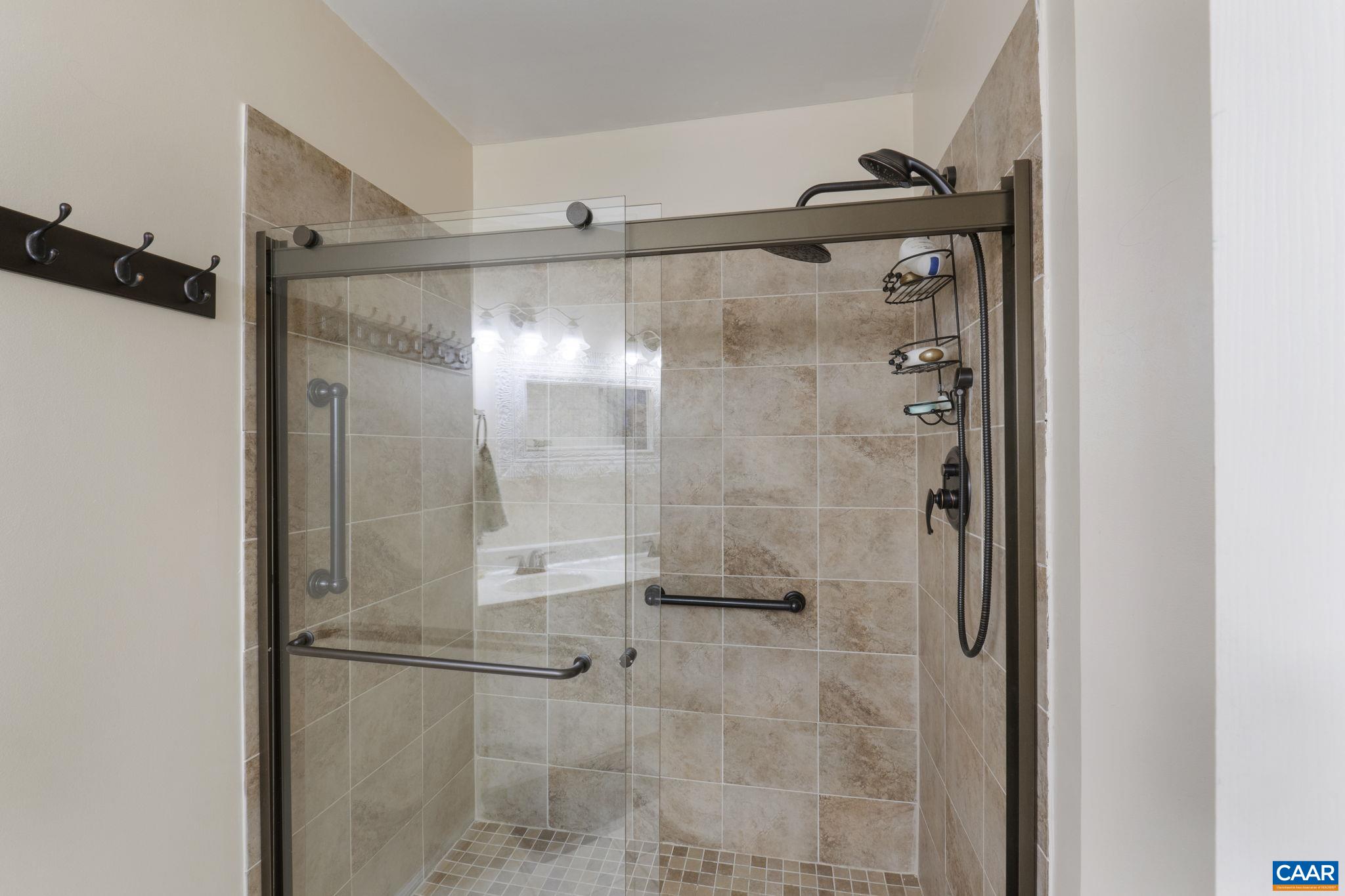 418 GRAYROCK DR