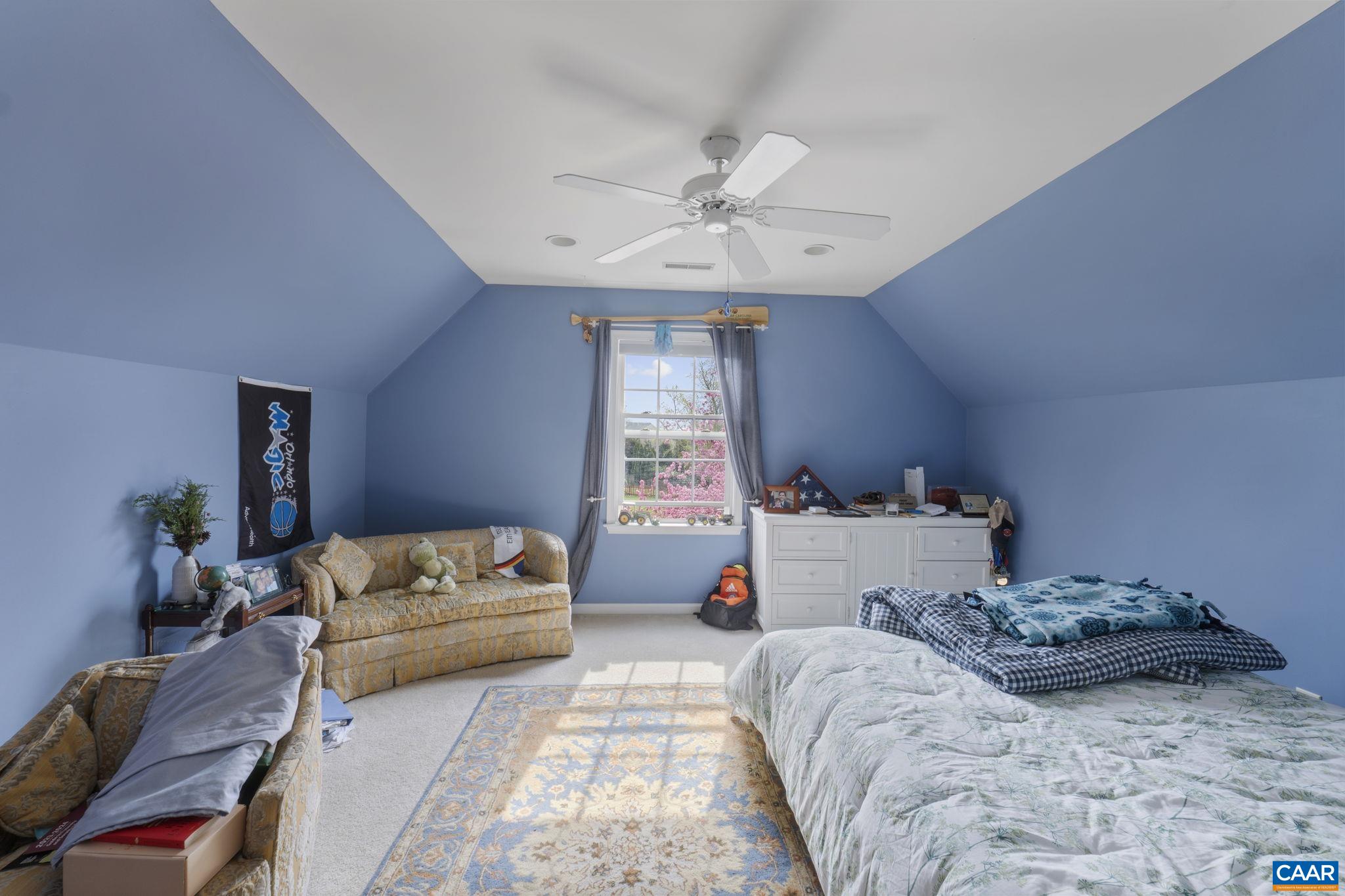 418 GRAYROCK DR