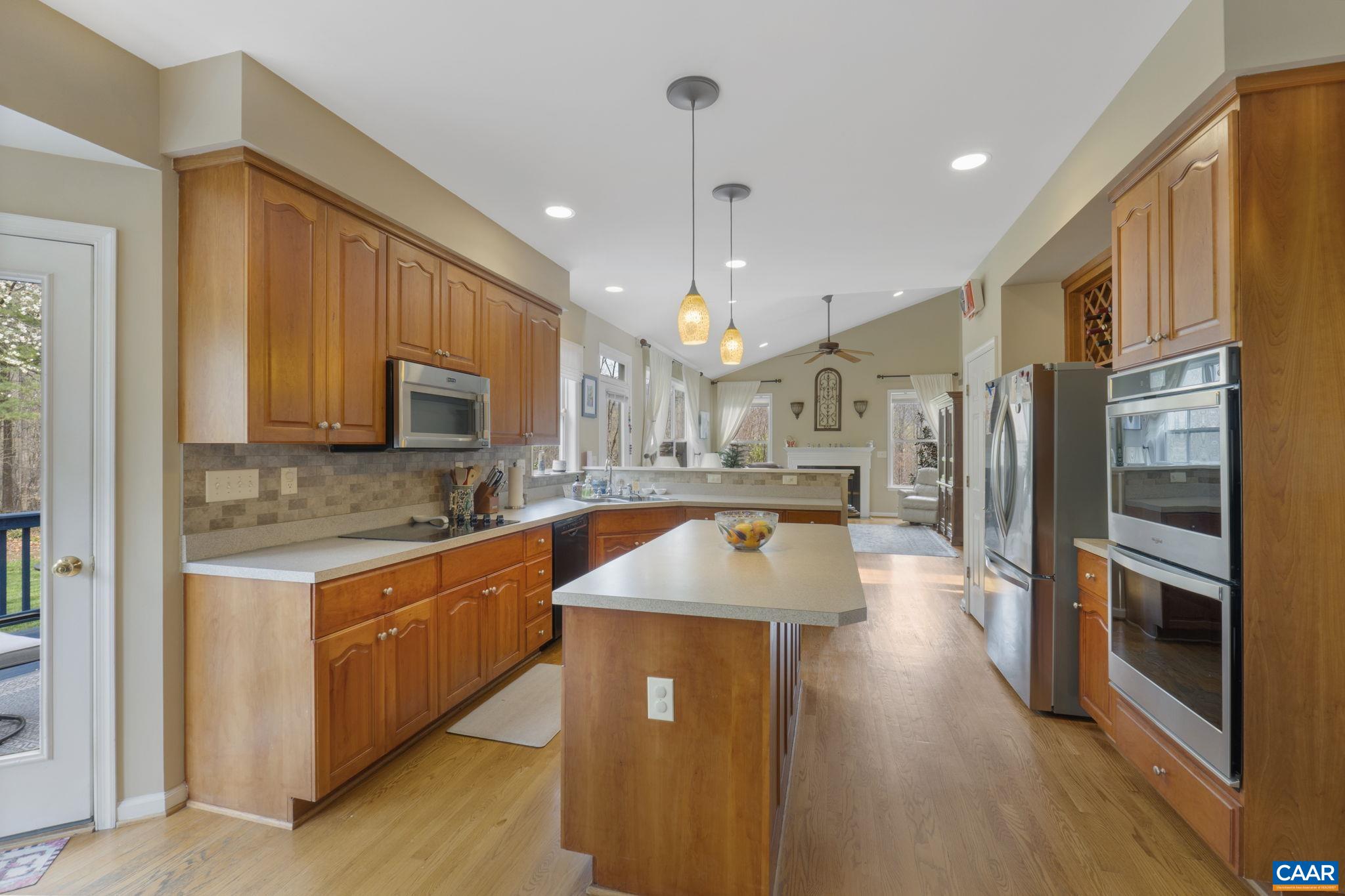 418 GRAYROCK DR