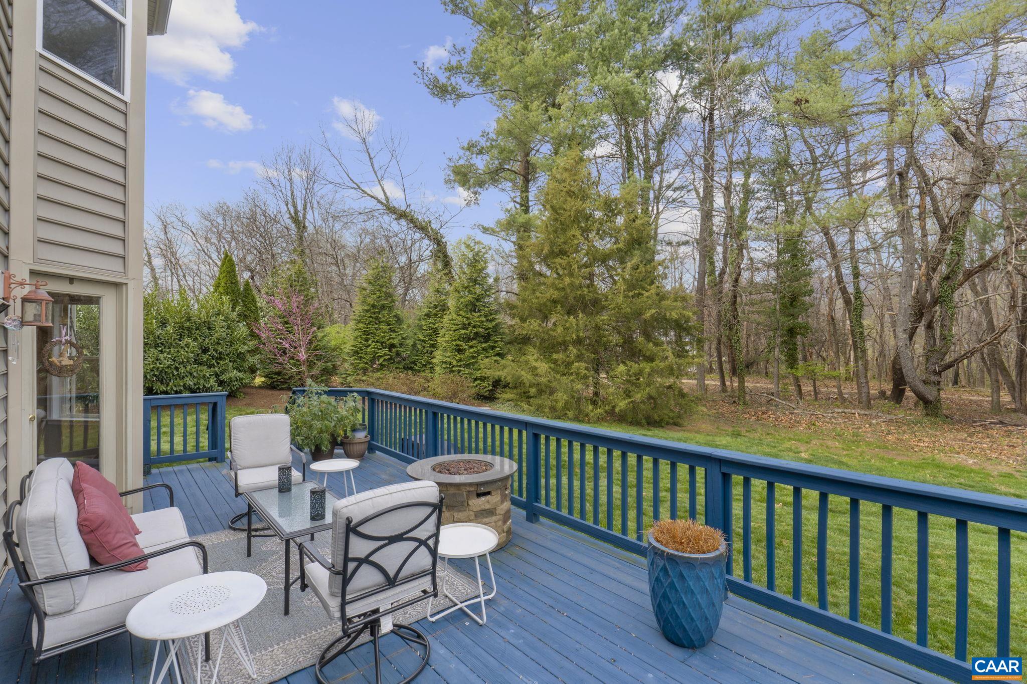 418 GRAYROCK DR