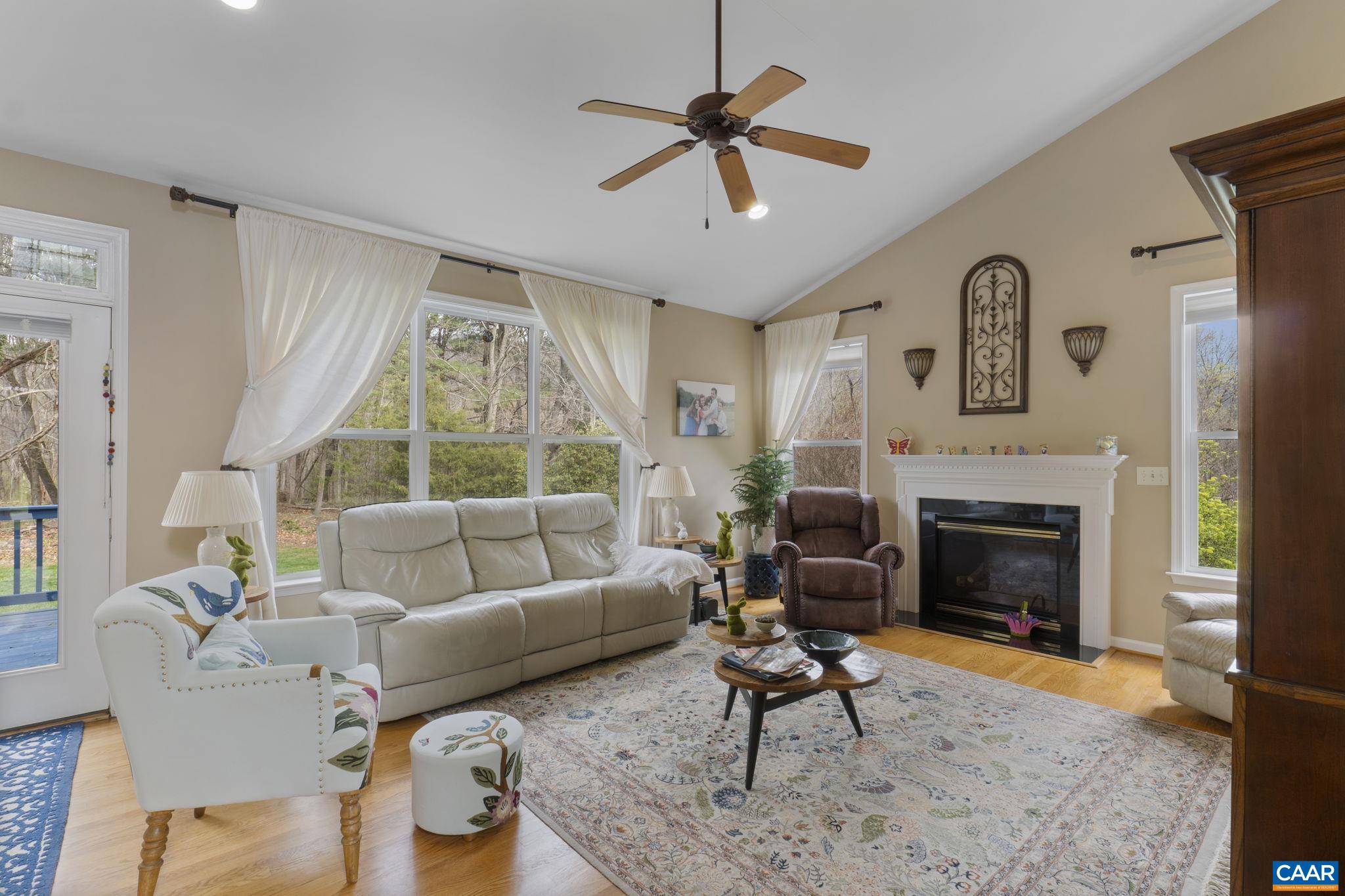 418 GRAYROCK DR