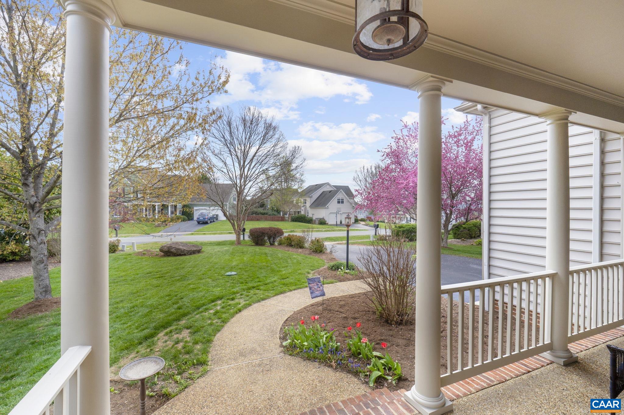 418 GRAYROCK DR
