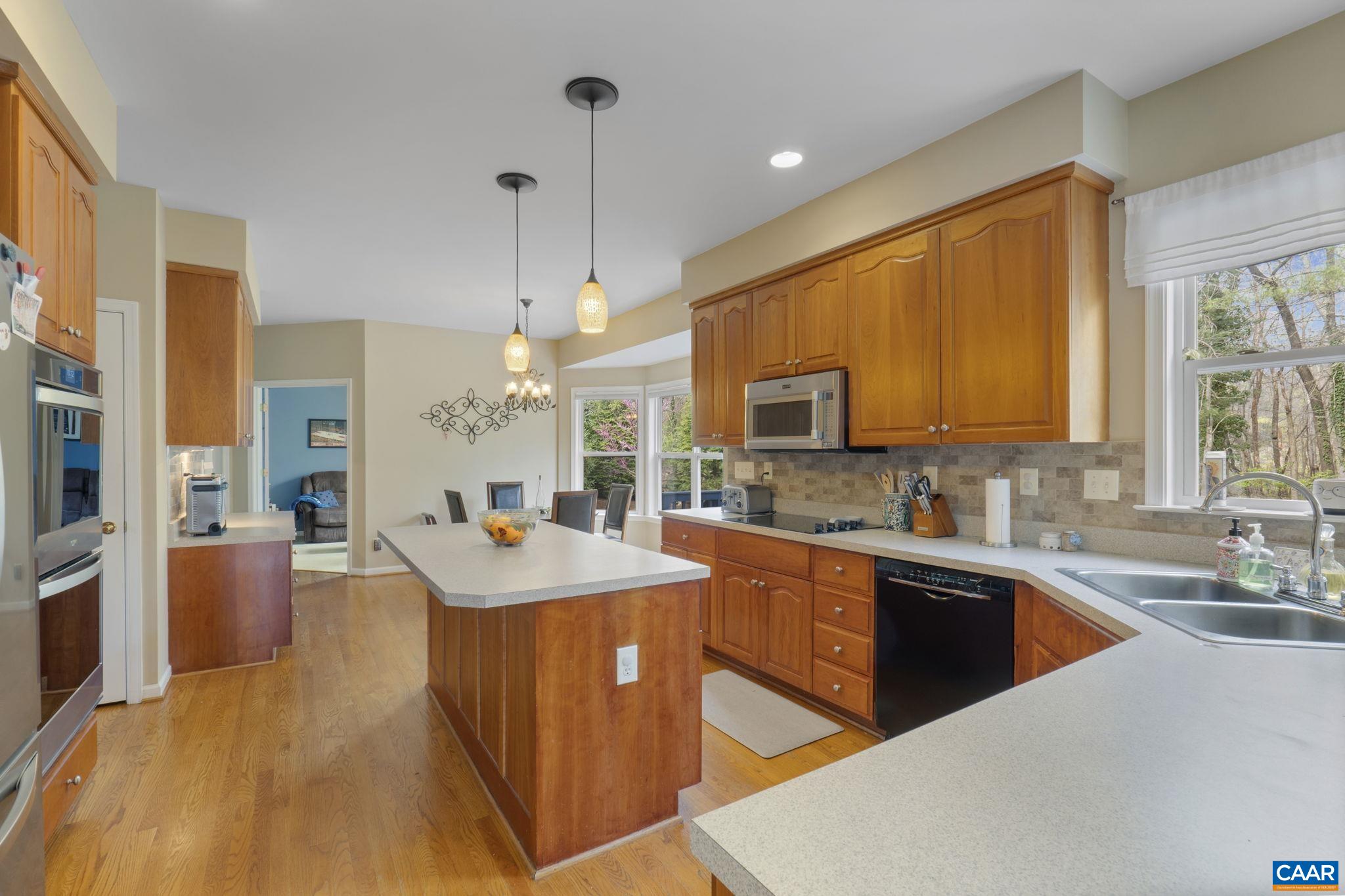 418 GRAYROCK DR