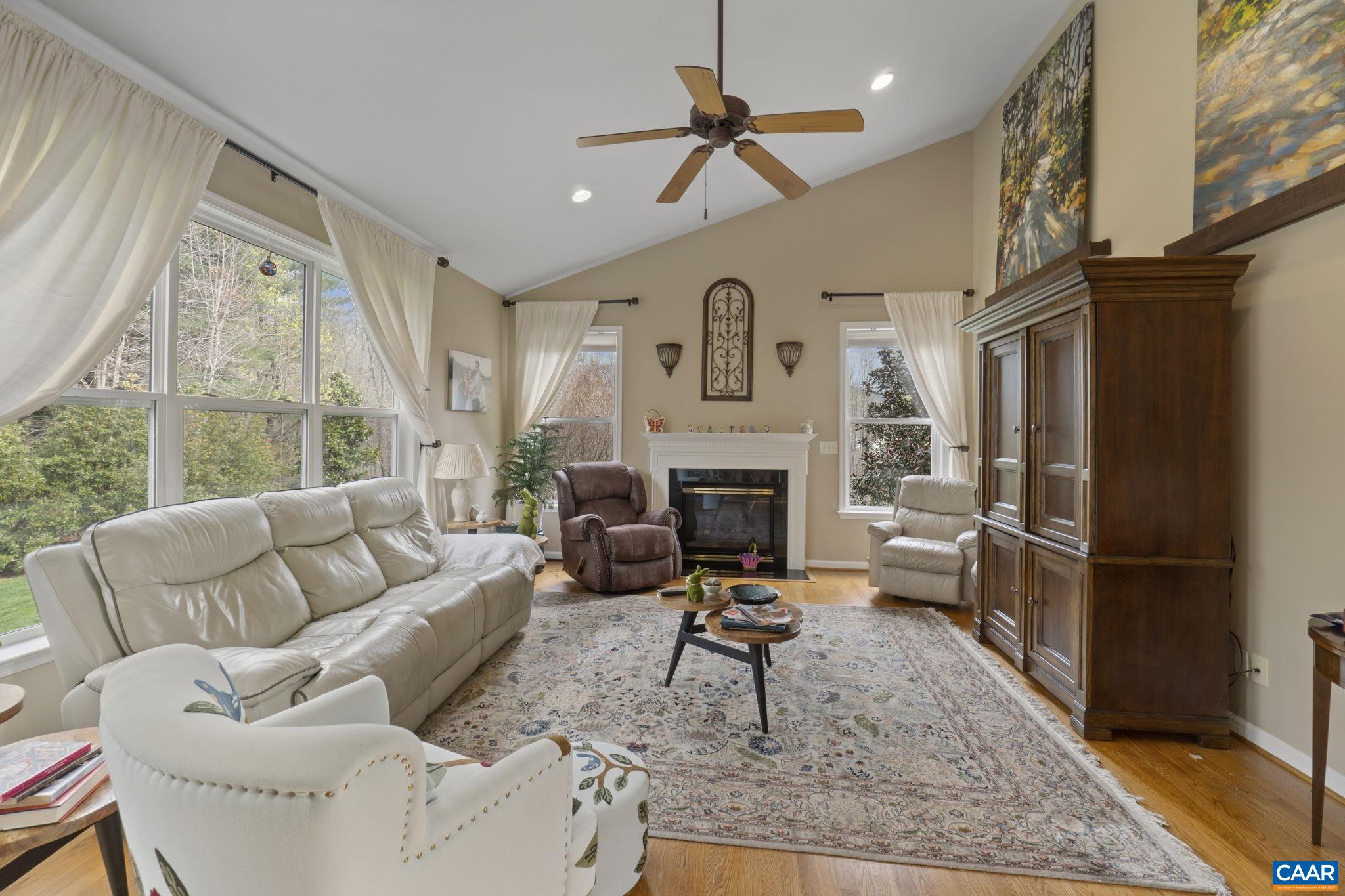 418 GRAYROCK DR