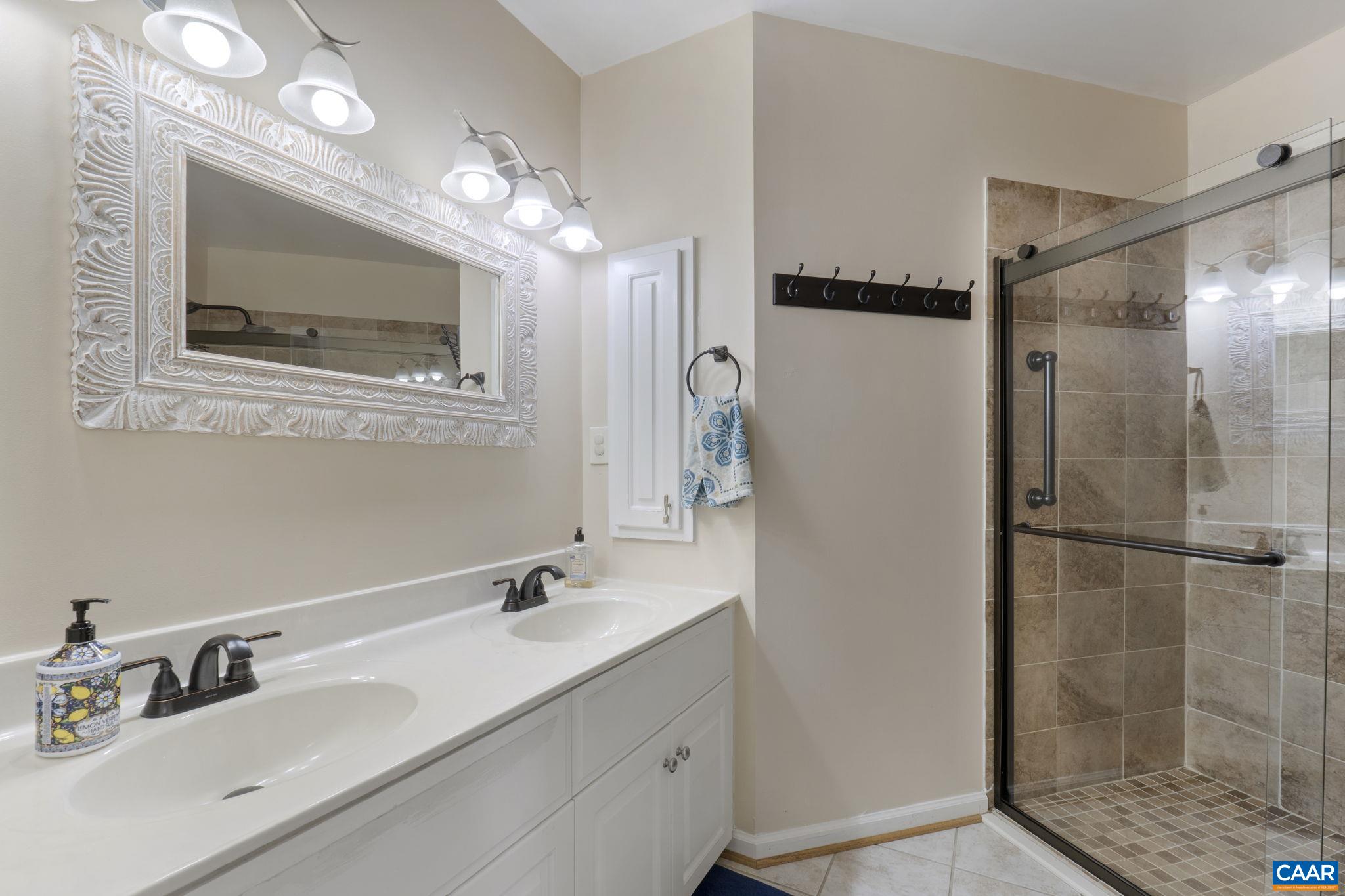 418 GRAYROCK DR