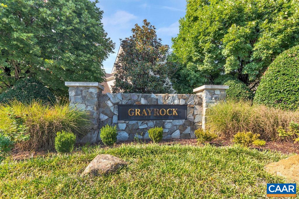 418 GRAYROCK DR