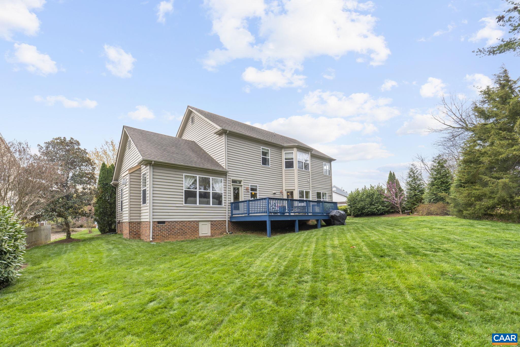 418 GRAYROCK DR