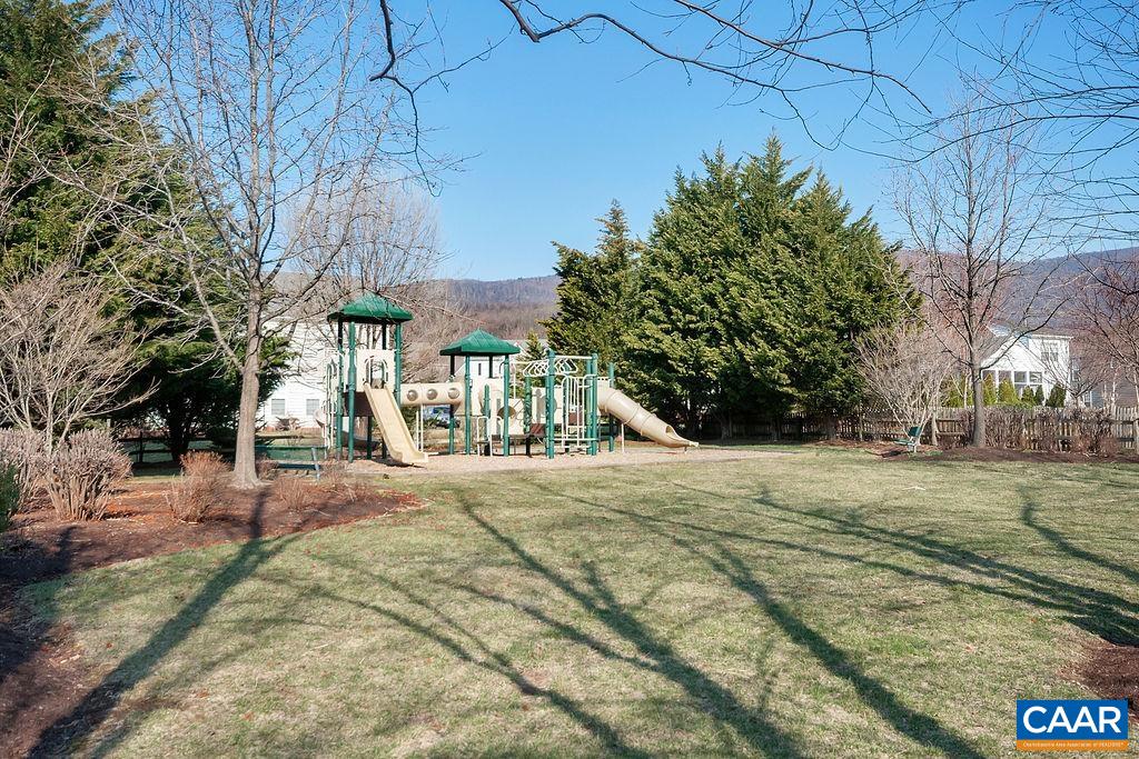 418 GRAYROCK DR