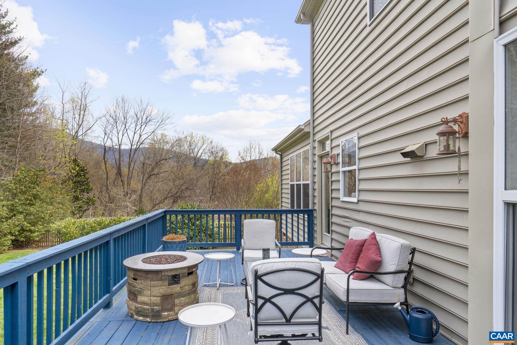 418 GRAYROCK DR