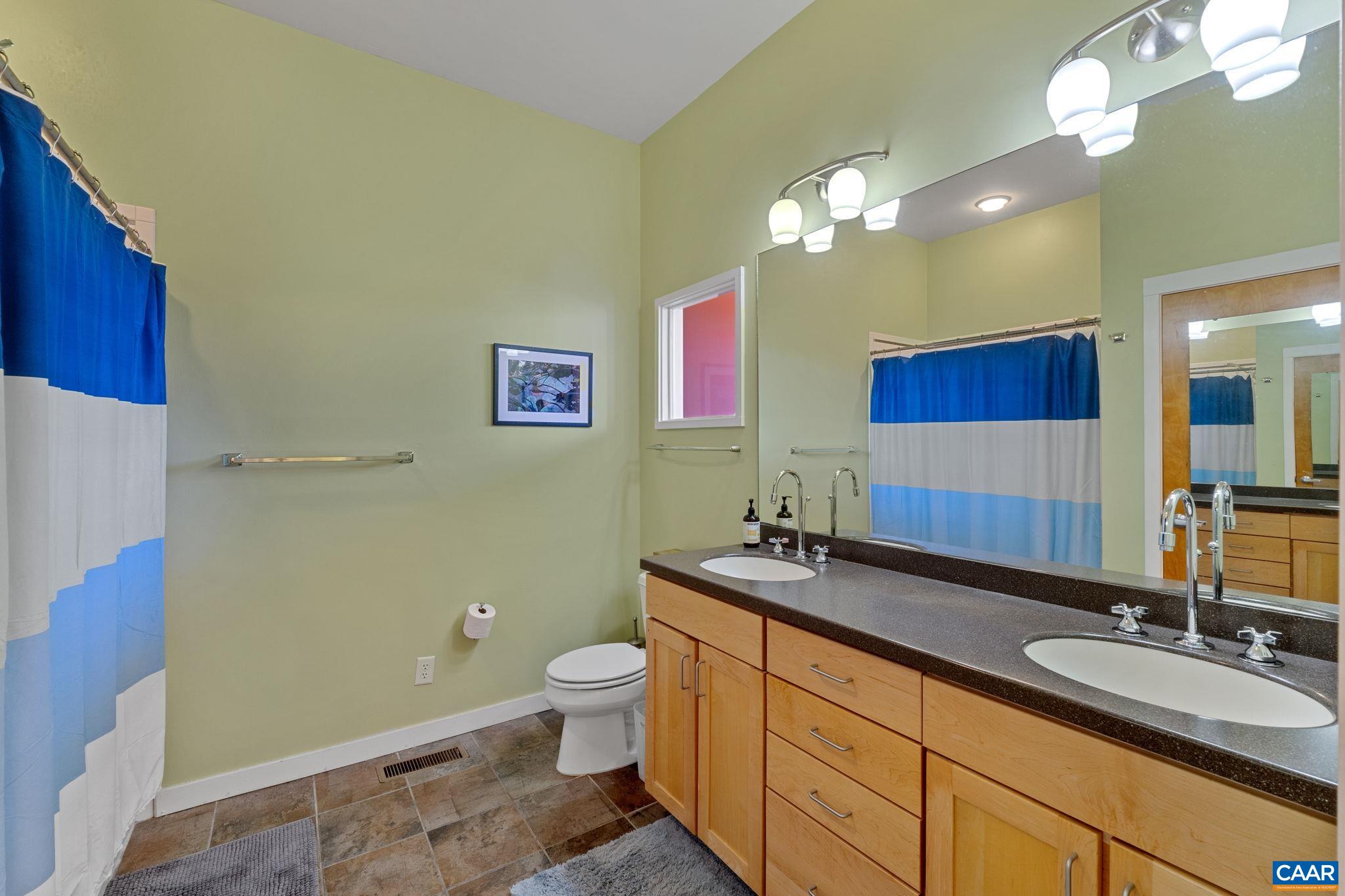 202 DOUGLAS AVE Unit: 3E