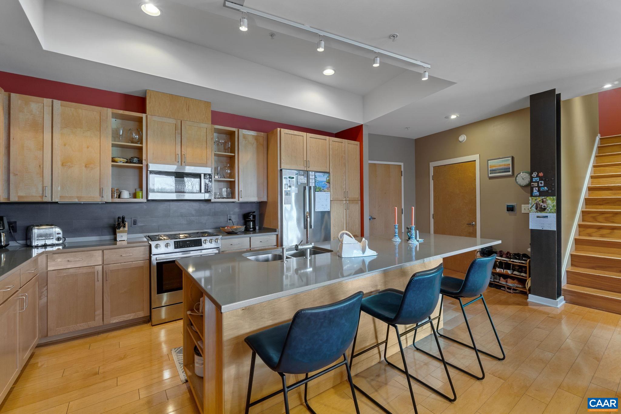 202 DOUGLAS AVE Unit: 3E