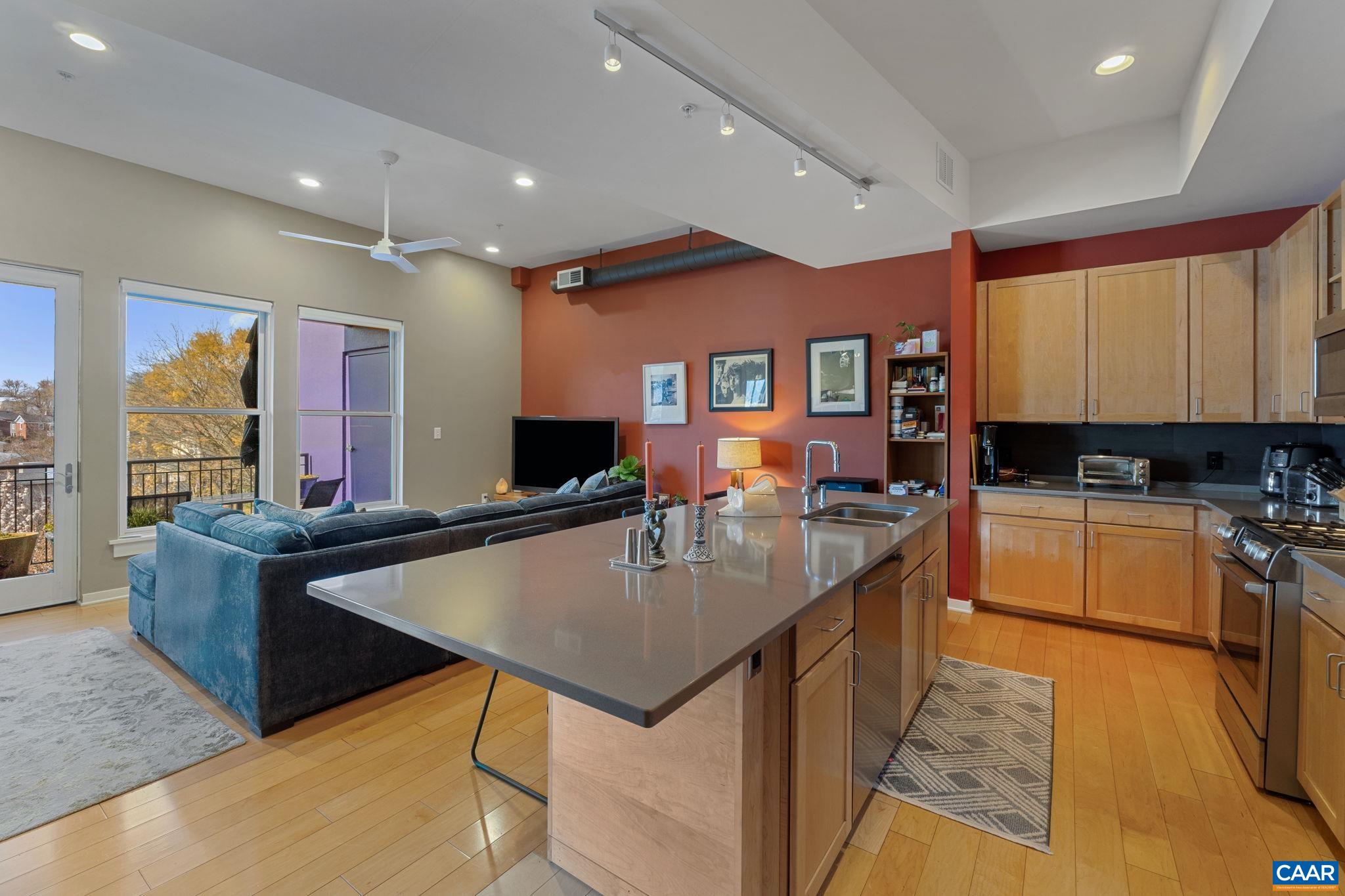 202 DOUGLAS AVE Unit: 3E