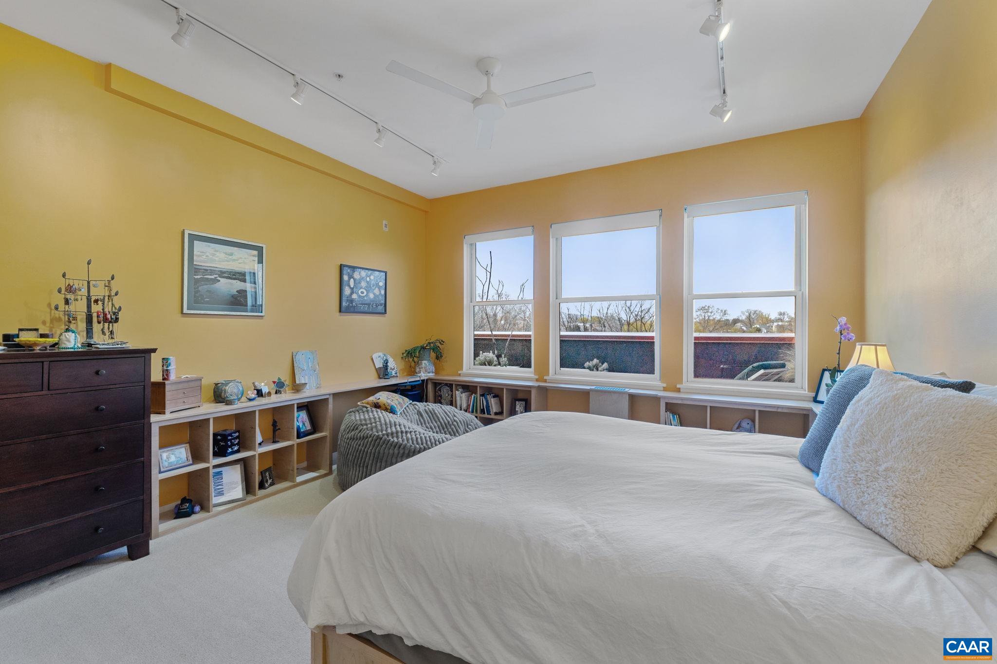 202 DOUGLAS AVE Unit: 3E