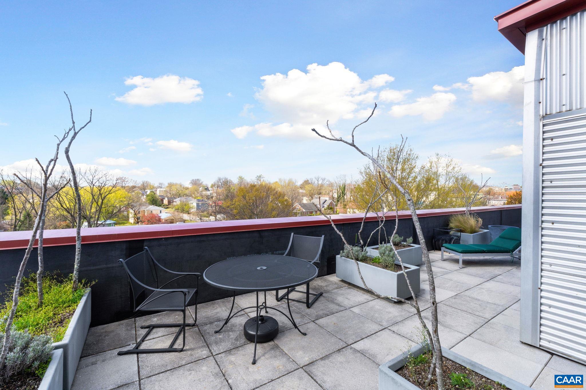 202 DOUGLAS AVE Unit: 3E