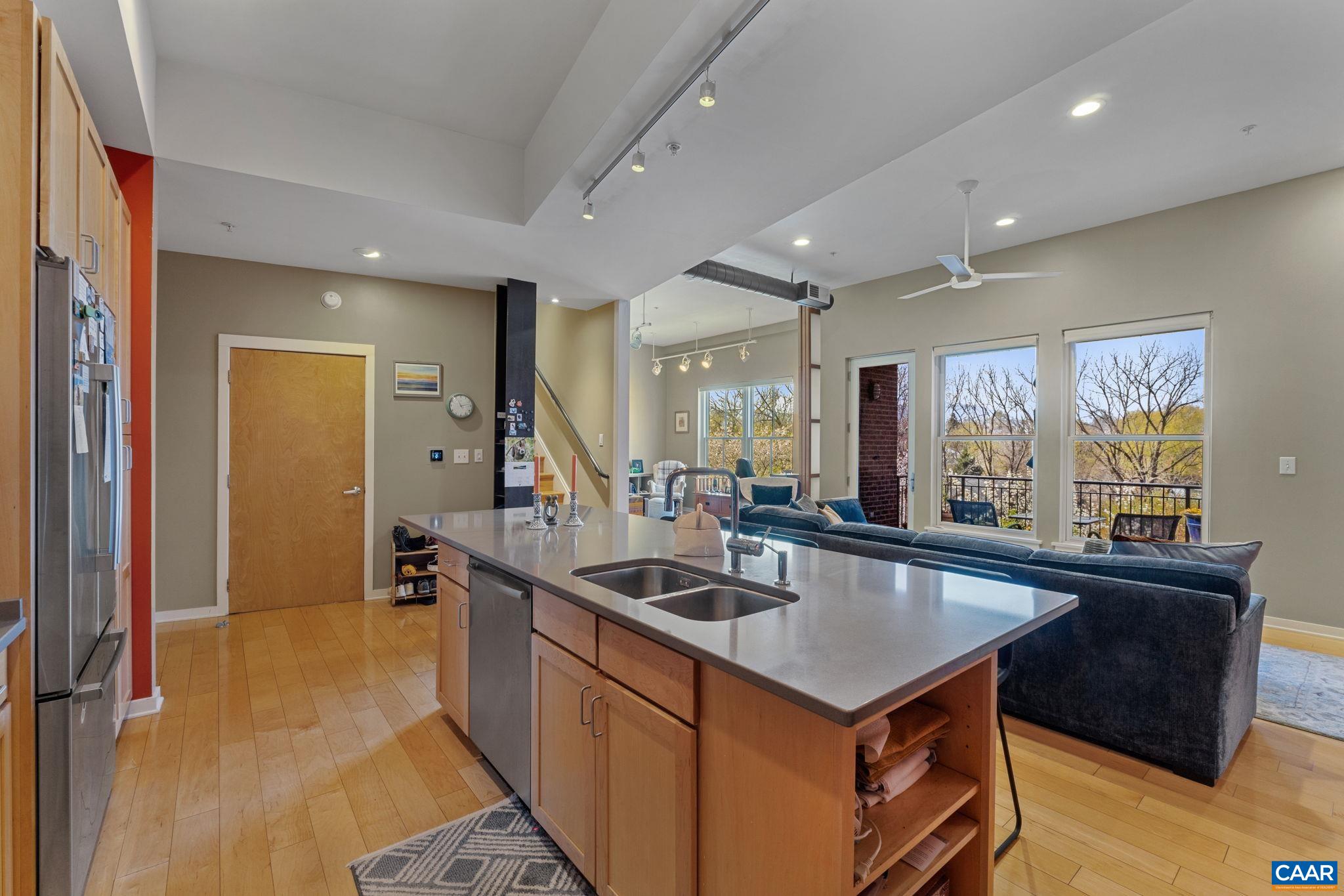 202 DOUGLAS AVE Unit: 3E