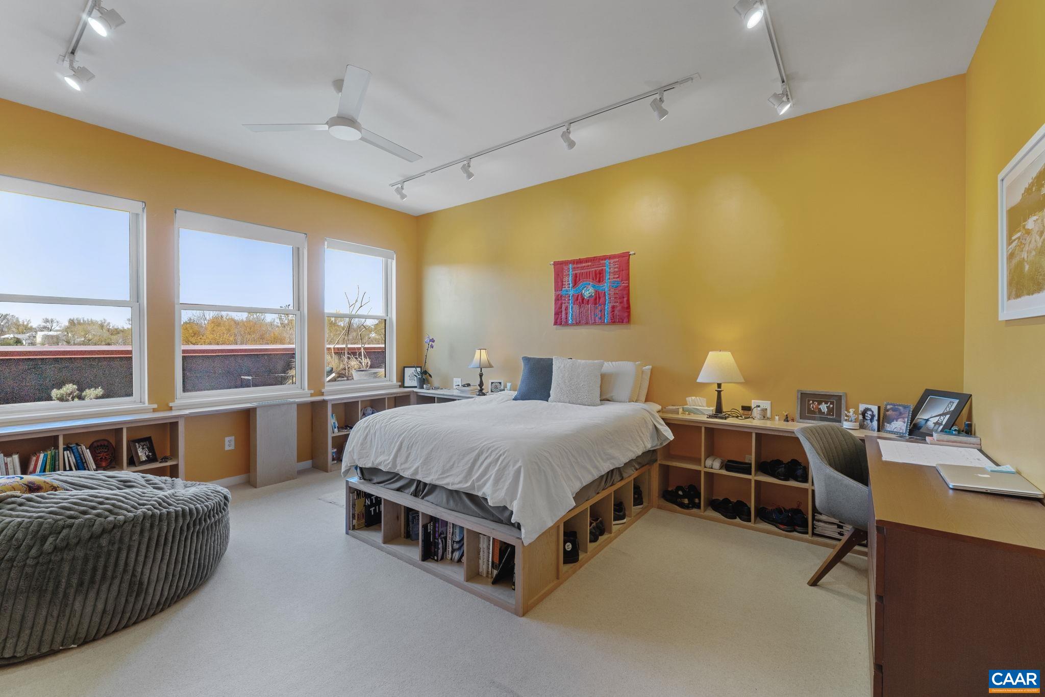 202 DOUGLAS AVE Unit: 3E